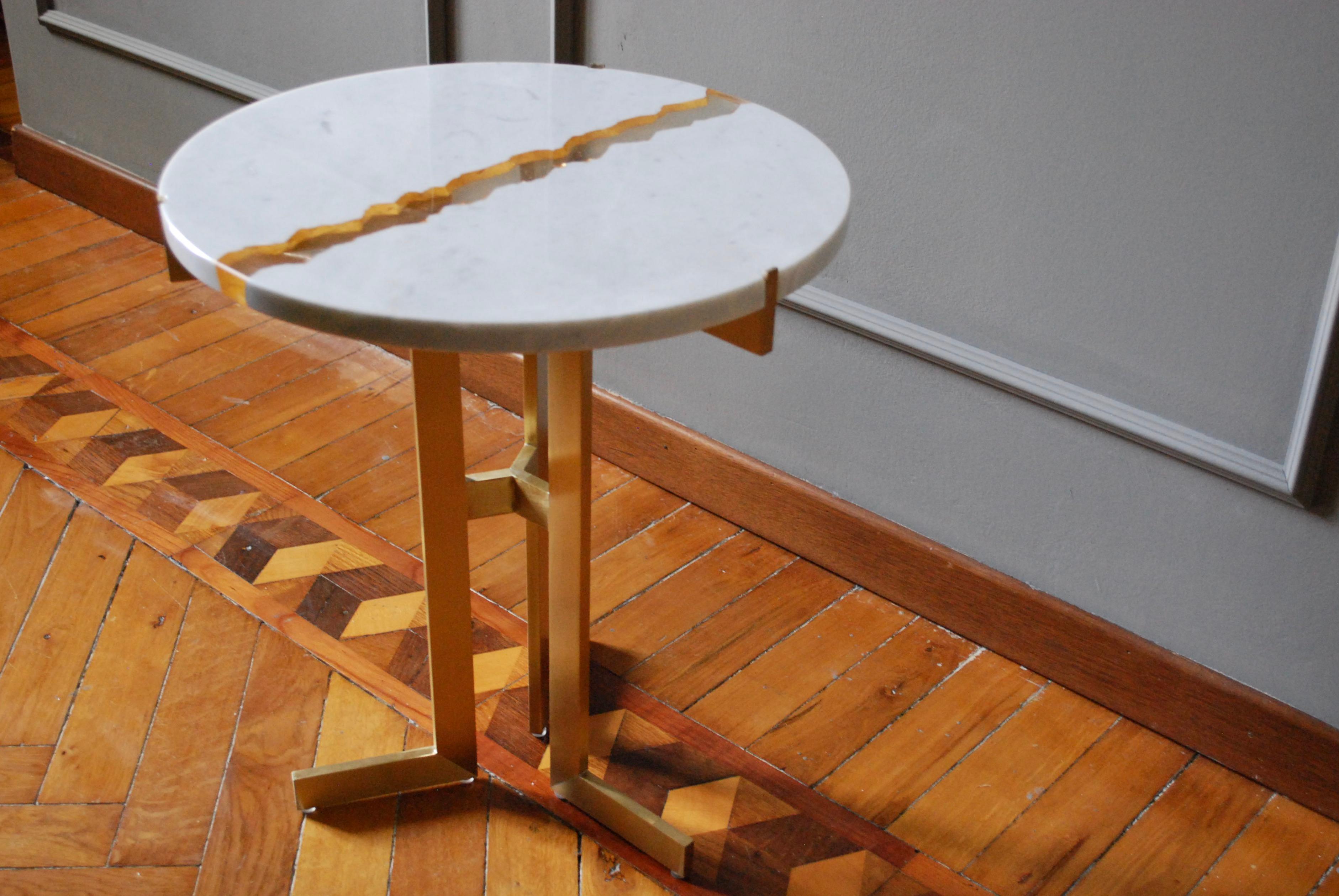 Modern Italian White Marble Gold Resin Split Side Table on Satin Brass Tripod 5