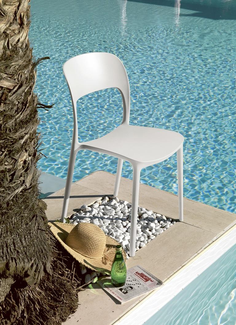 This white Polypropylene chair is stackable and suitable for both indoor and outdoor use. Designed by Pocci&Dondoli it is easy, plain, actual. Gipsy chair is a passkey for every environment. Polypropylene and glass fiber make it resistant over time