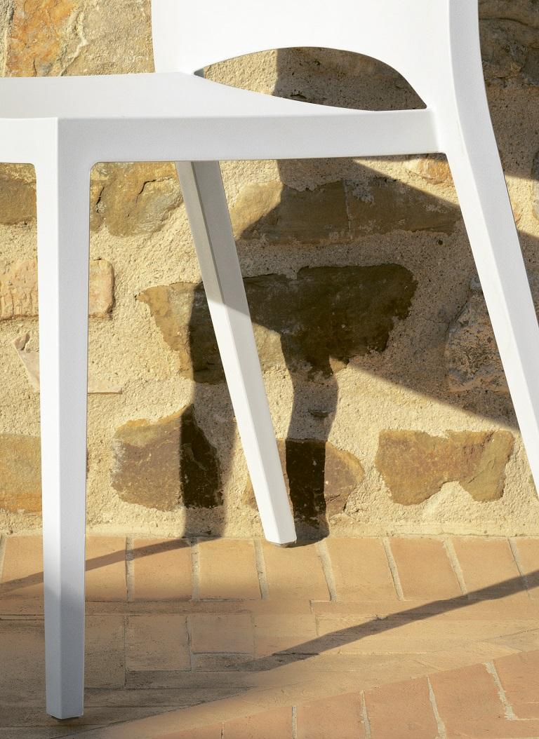 Style international Chaise moderne italienne en polypropylène blanc de la collection Bontempi en vente