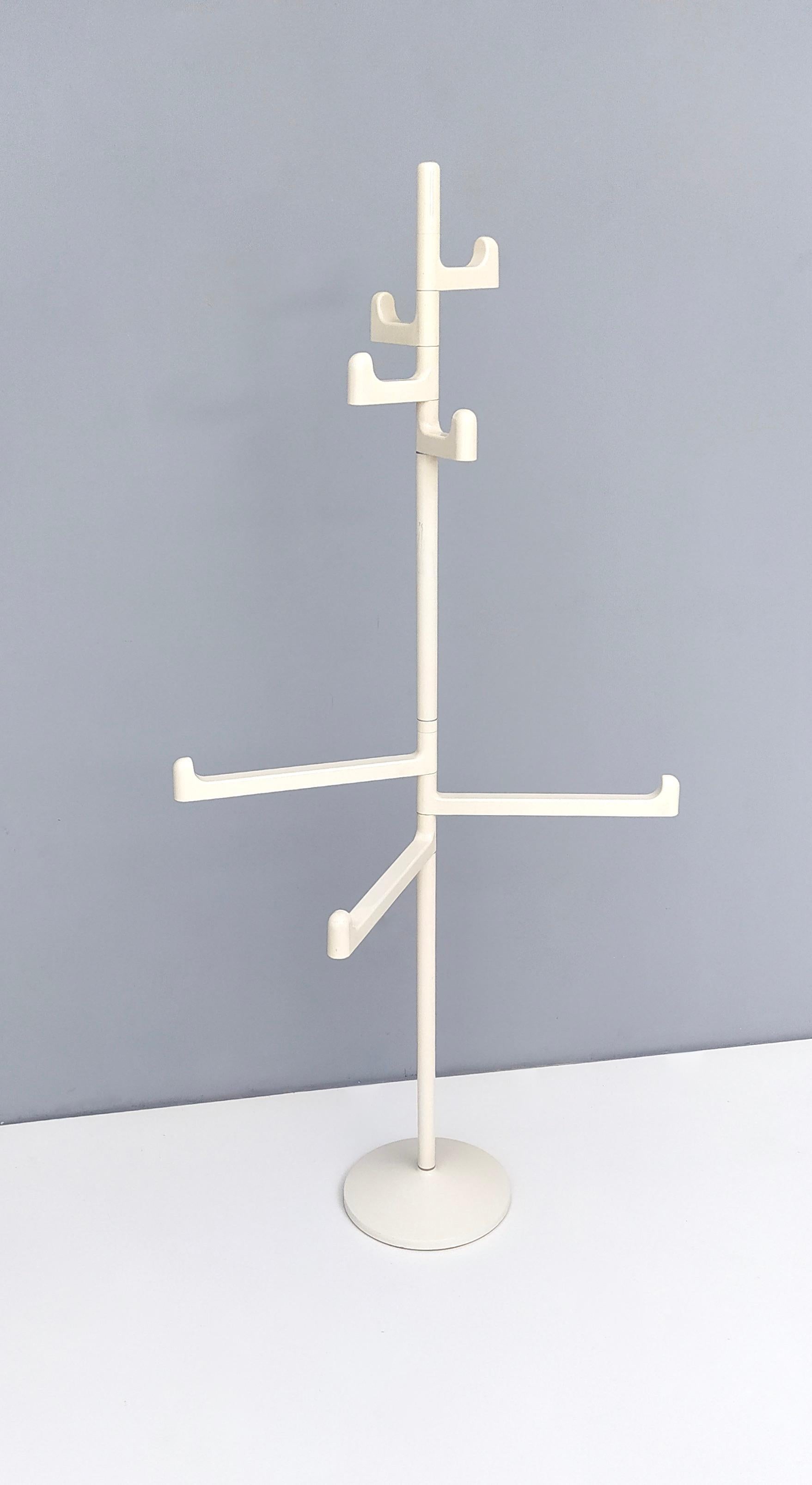 Postmodern Italian White Towel or Coat Rack by Makio Hasuike for Gedy, Italy In Good Condition In Bresso, Lombardy