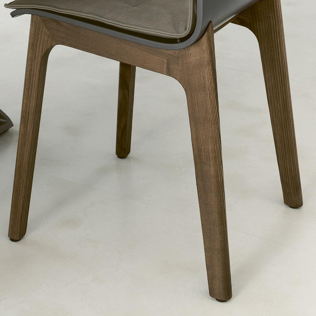Designed by Daniele Molteni, Alfa is a chair with walnut solid wood frame and a characteristic lapel on the back, a chic detail of timeless elegance. The Bontempi Casa solid wood frames for tables and chairs are made with water-based epoxy paint. An