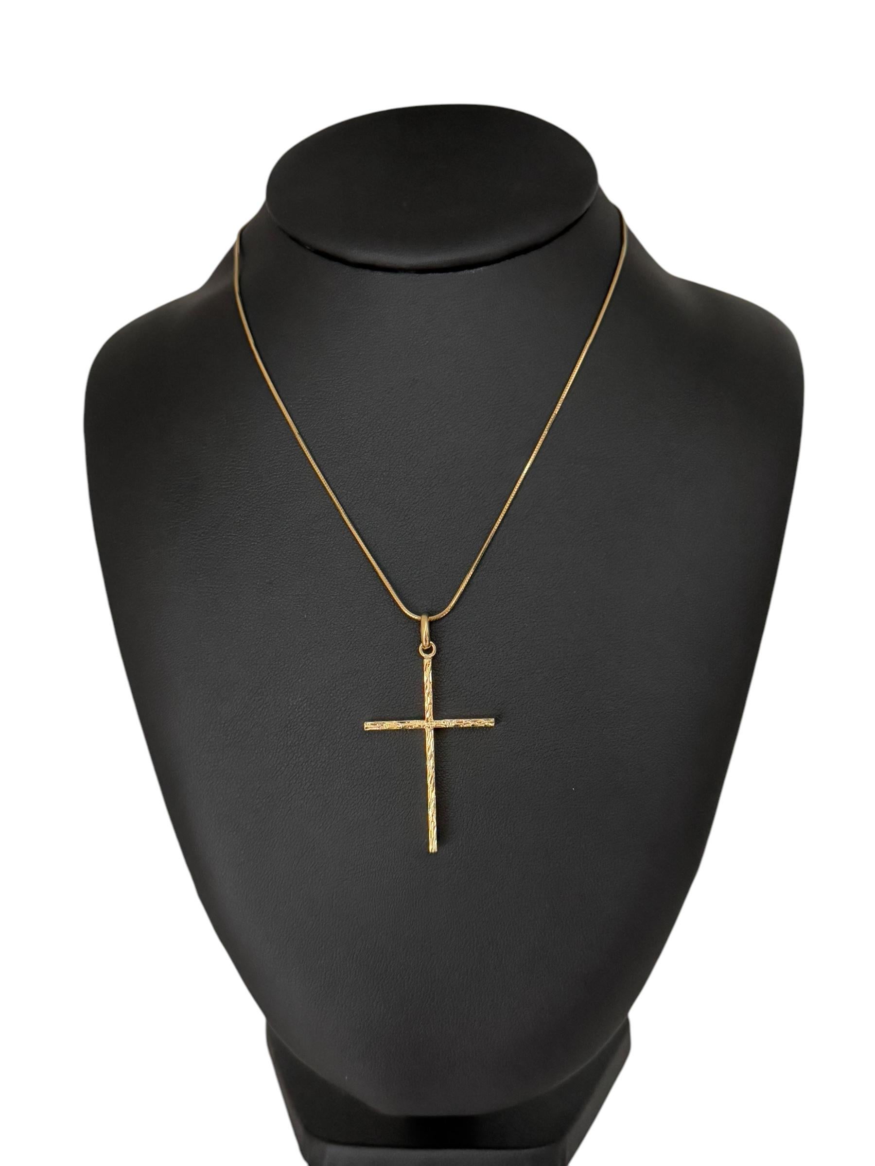 Croix italienne moderne en or jaune en vente 1
