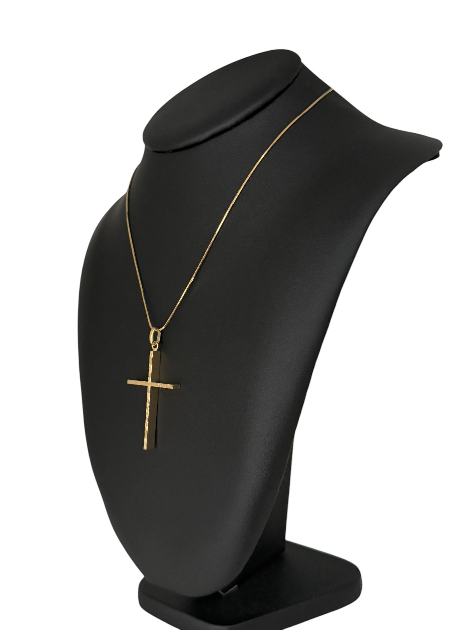 Croix italienne moderne en or jaune en vente 2