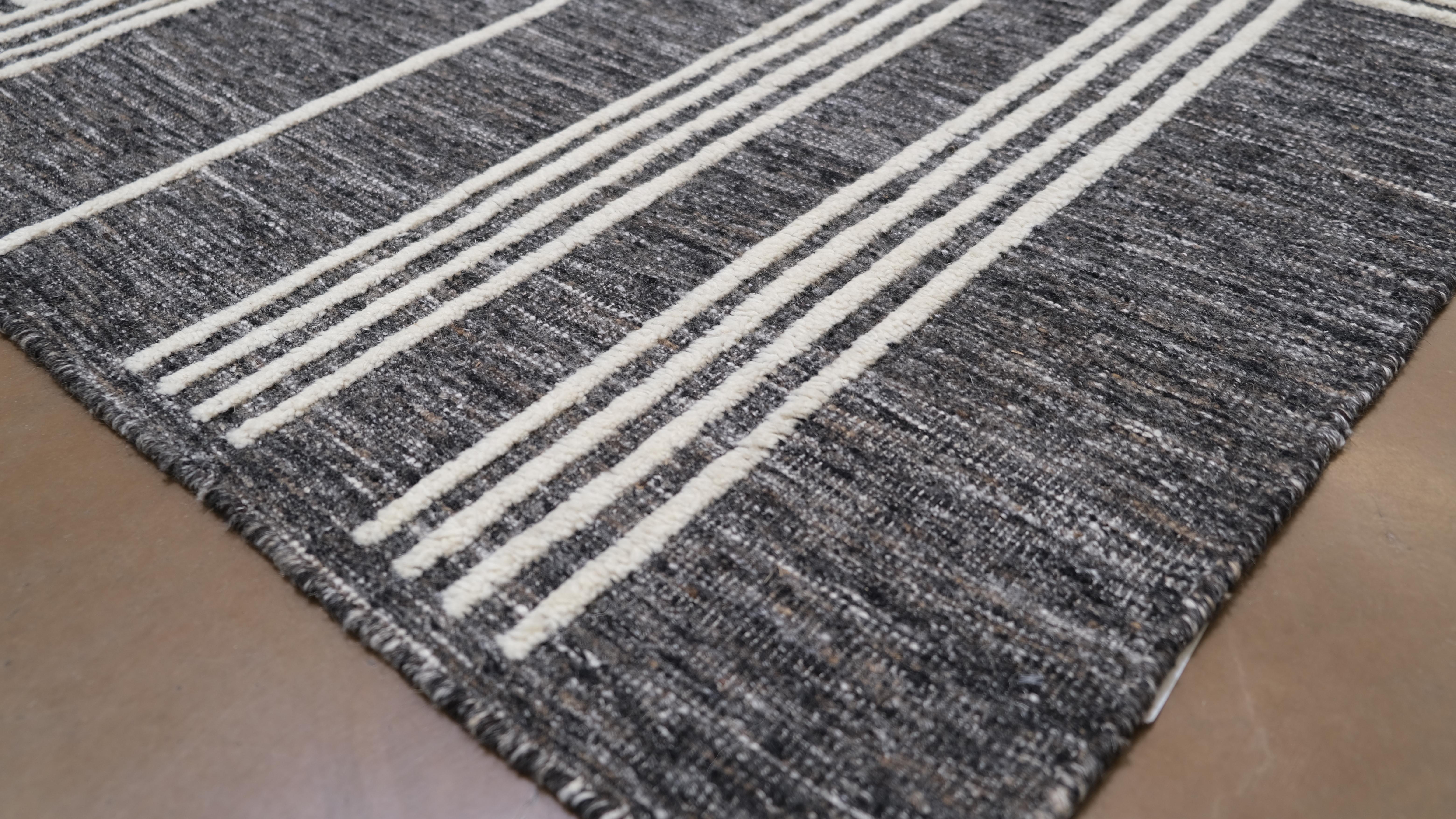 Moderner elfenbeinfarbener und grauer geometrisch gestalteter Wollteppich 9'4''x12'4'' im Zustand „Neu“ im Angebot in Torrance, CA