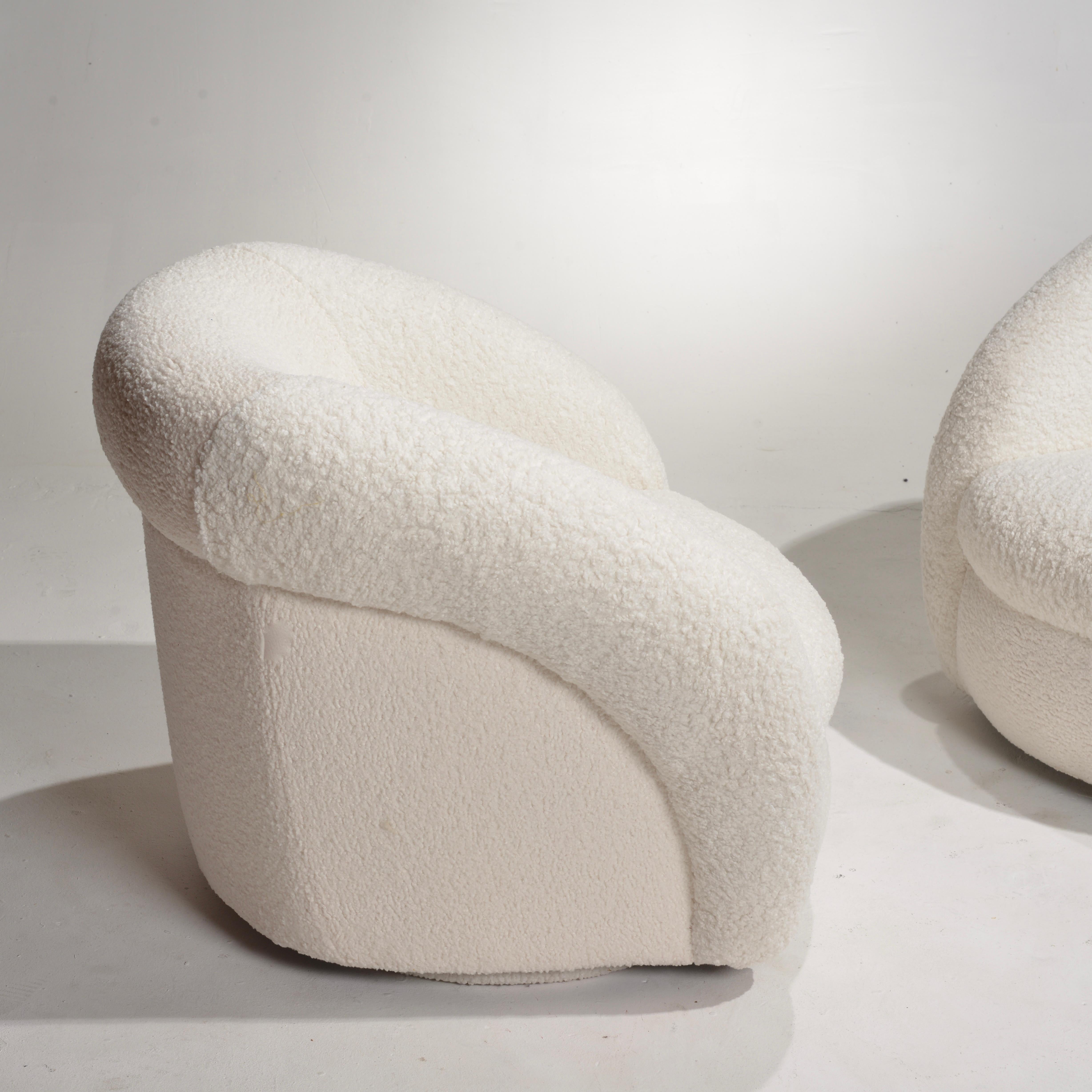 Italian Modern Ivory Bouclé Swivel Chairs For Sale