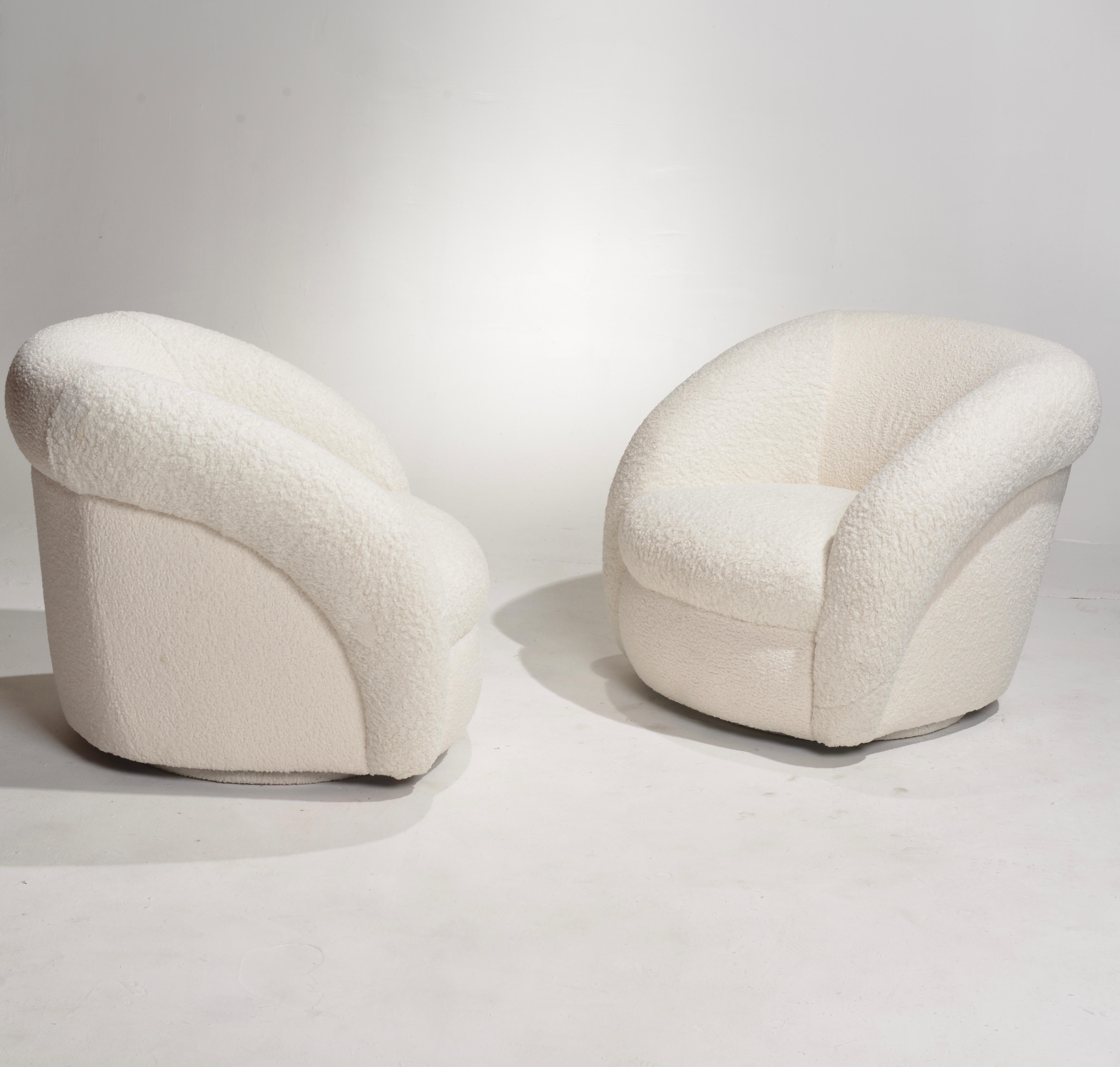 Modern Ivory Bouclé Swivel Chairs In Excellent Condition For Sale In Los Angeles, CA