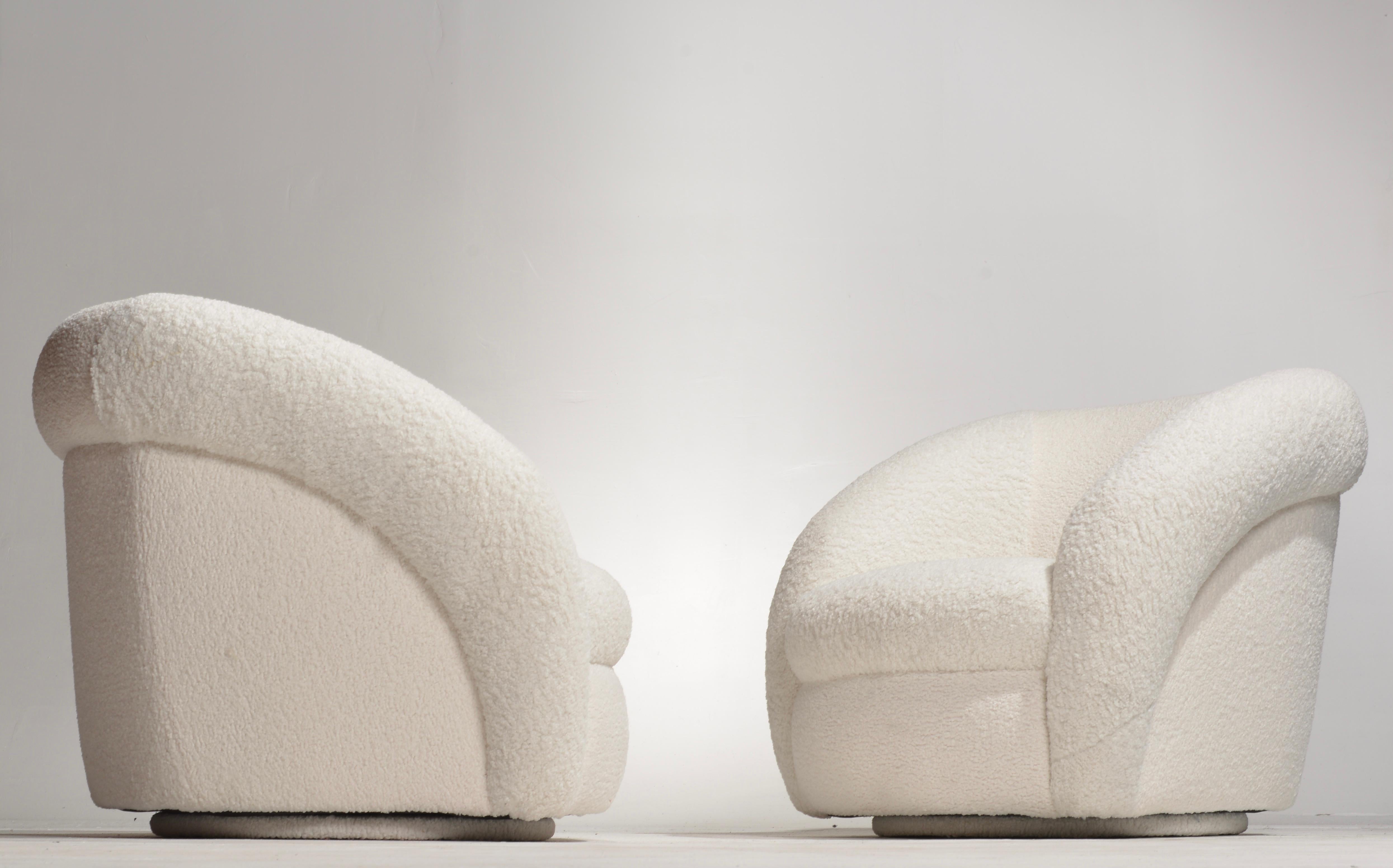 Late 20th Century Modern Ivory Bouclé Swivel Chairs For Sale