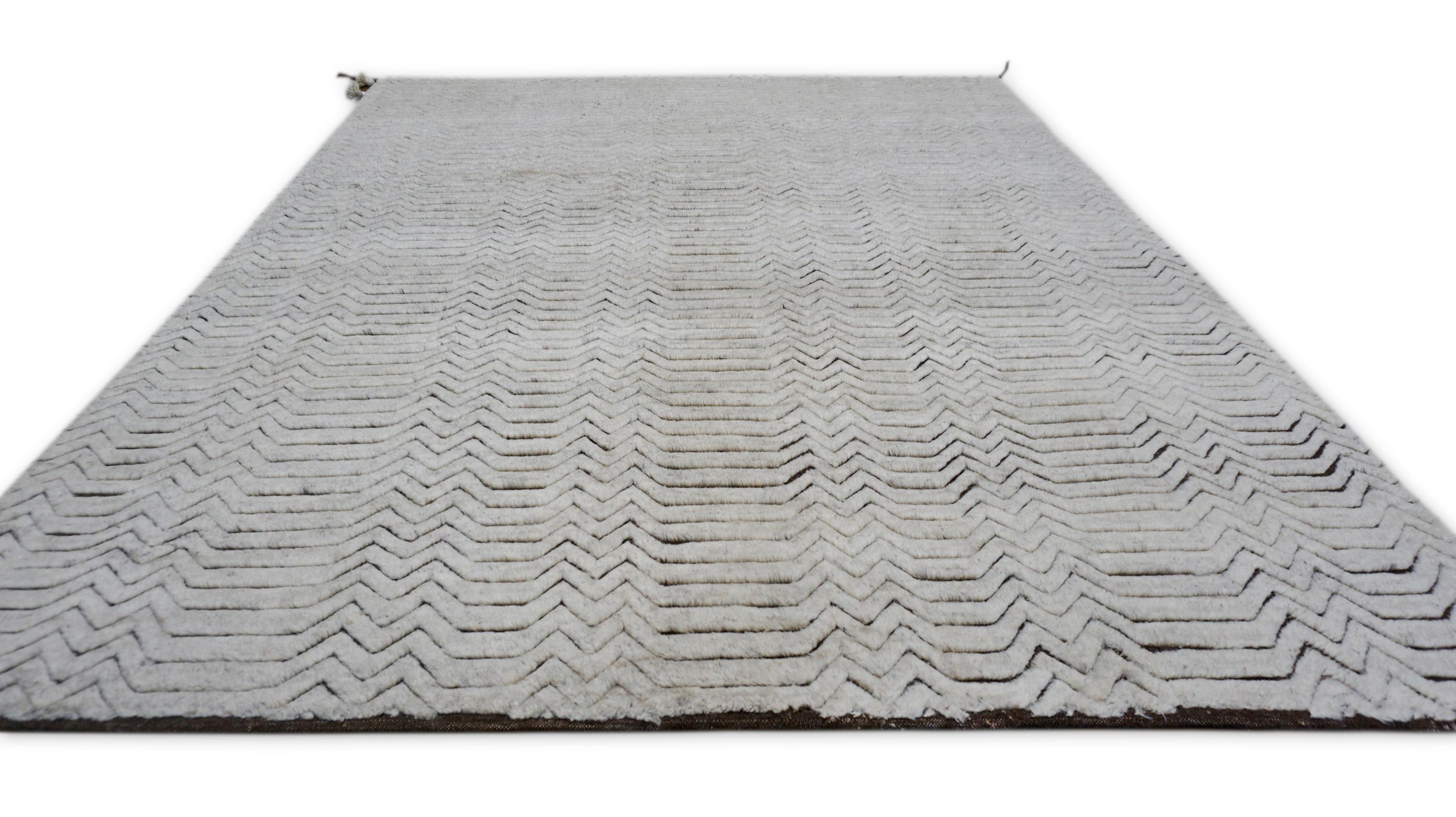 Moderner elfenbeinfarbener grauer Wollteppich mit Chevron-Motiv 8'x10' (Asiatisch) im Angebot