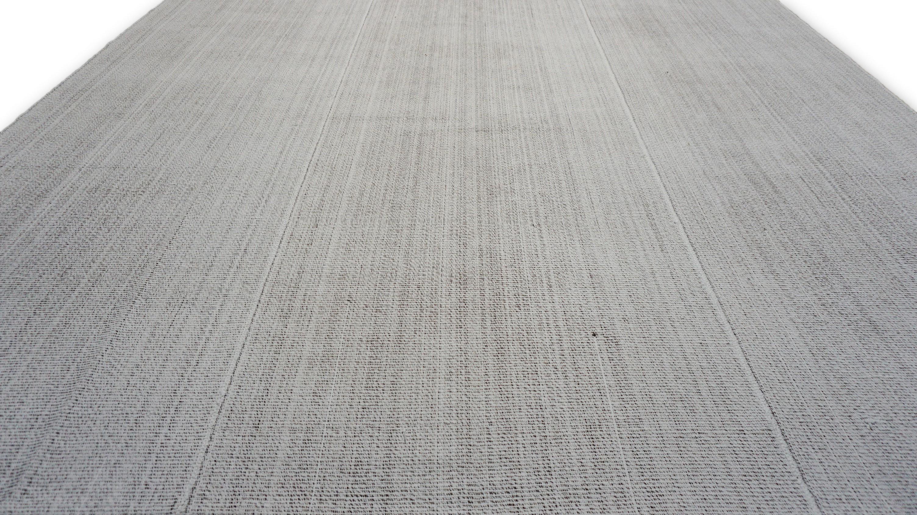 Minimalismo Tappeto a tessitura piatta in lana moderno grigio avorio dal design sottile e lineare 10'2''x13'4'' in vendita