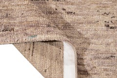 Moderner elfenbeinfarbener Wollteppich im marokkanischen Stil in Raumgröße