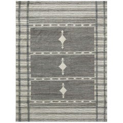 Moderner moderner elfenbeinfarbener Oushak-Teppich mit Medaillons und geometrischen Details in Grau und Schwarz