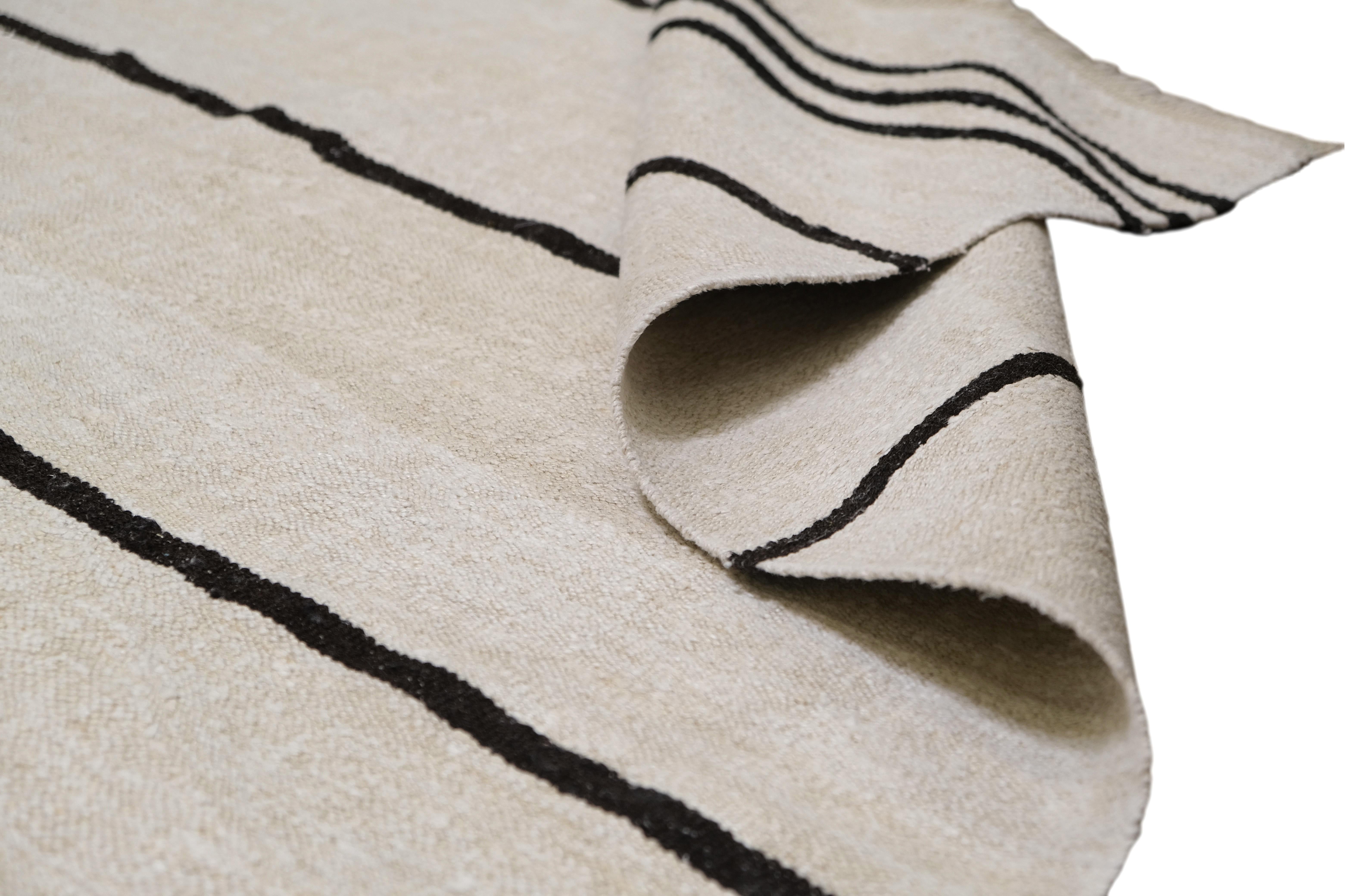 Moderner elfenbeinfarbener Hanf-Teppich mit schwarzer Linierung 9'9''x14' im Angebot 3