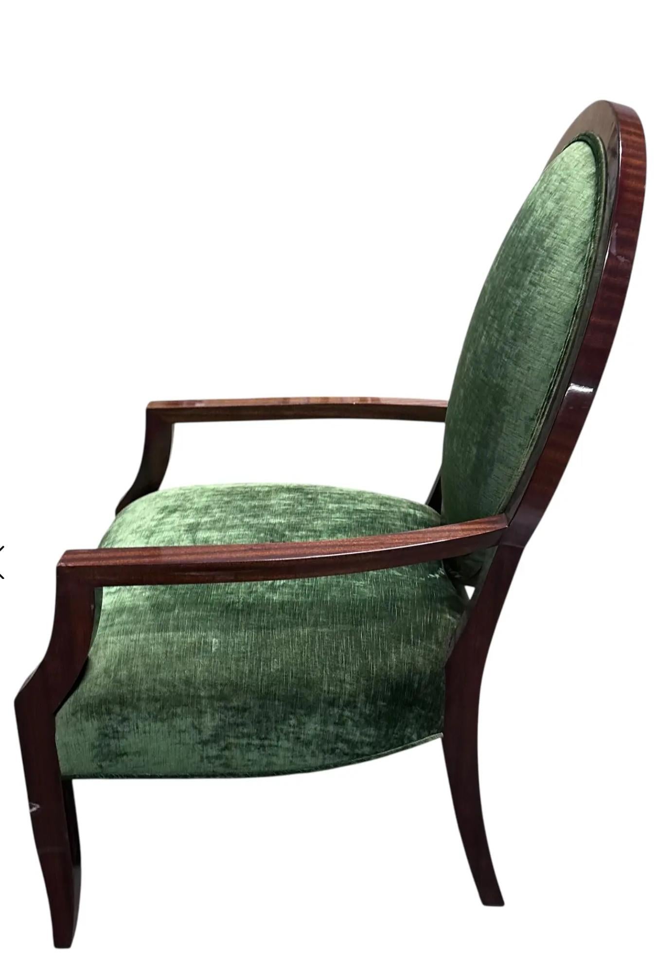 Sillón Moderno J. Robert Scott con Respaldo Globo de Macasar y Terciopelo de Seda Verde Estadounidense en venta