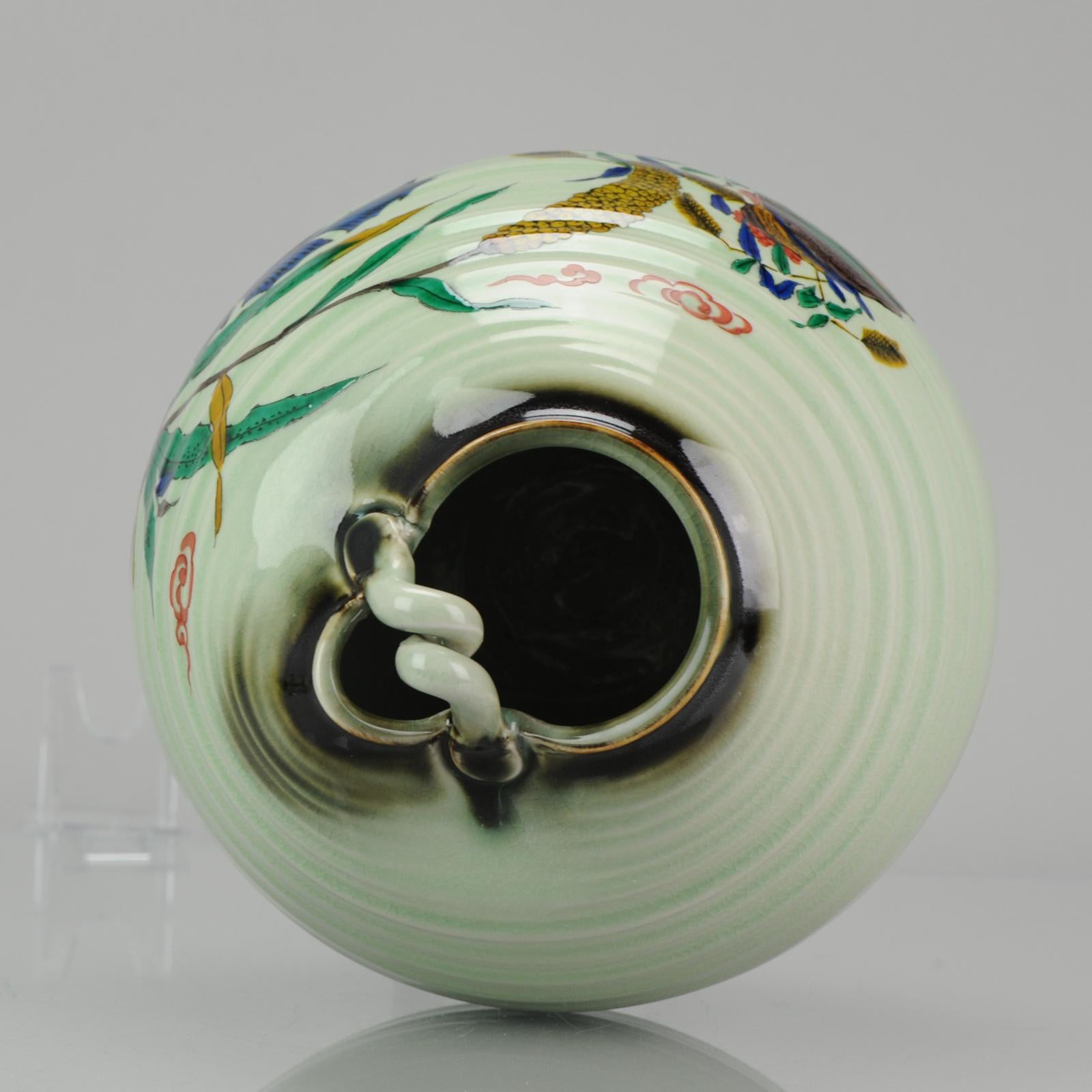 Modern Japanese 21st Century Porcelain Kutani Vase with Two Quails For Sale 8