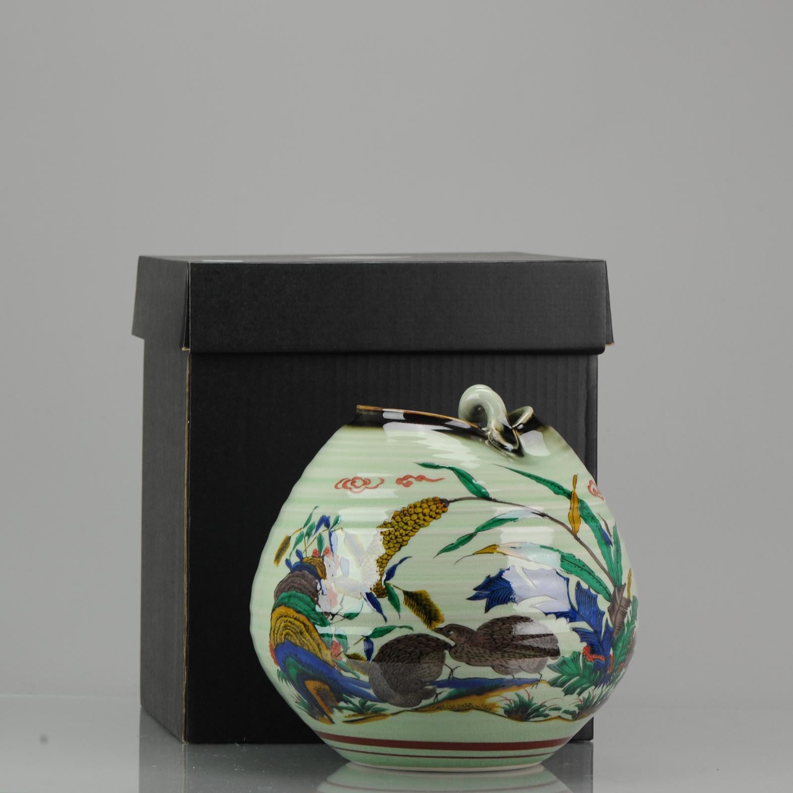 Modern Japanese 21st Century Porcelain Kutani Vase with Two Quails In Good Condition For Sale In Amsterdam, Noord Holland