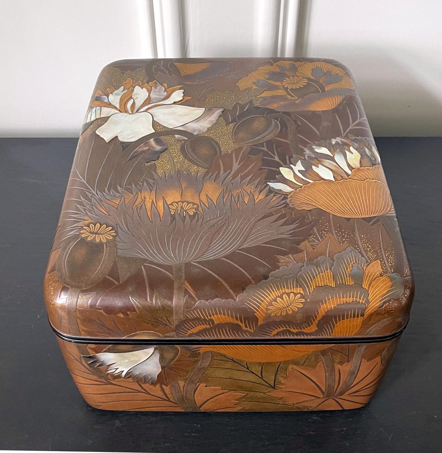 A magnificent lacquer box with intricate Maki-e decorations and mother of pearl in inlays by Japanese lacquer artist Ida Nobuaki (1892-1974). The box is dated early to mid-20th century (Showa period) and shows aspects of styling akin to the Art Deco