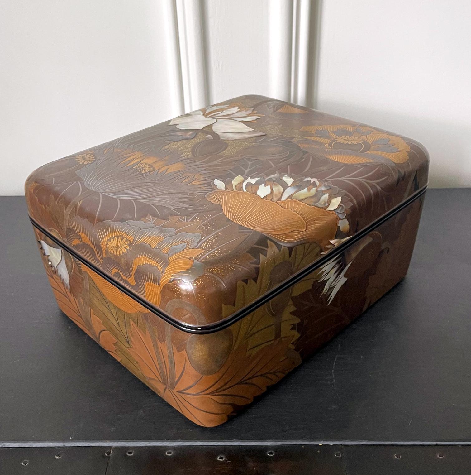 Japonisme Modern Japanese Maki-e and Inlayed Lacquer Box by Ida Nobuaki