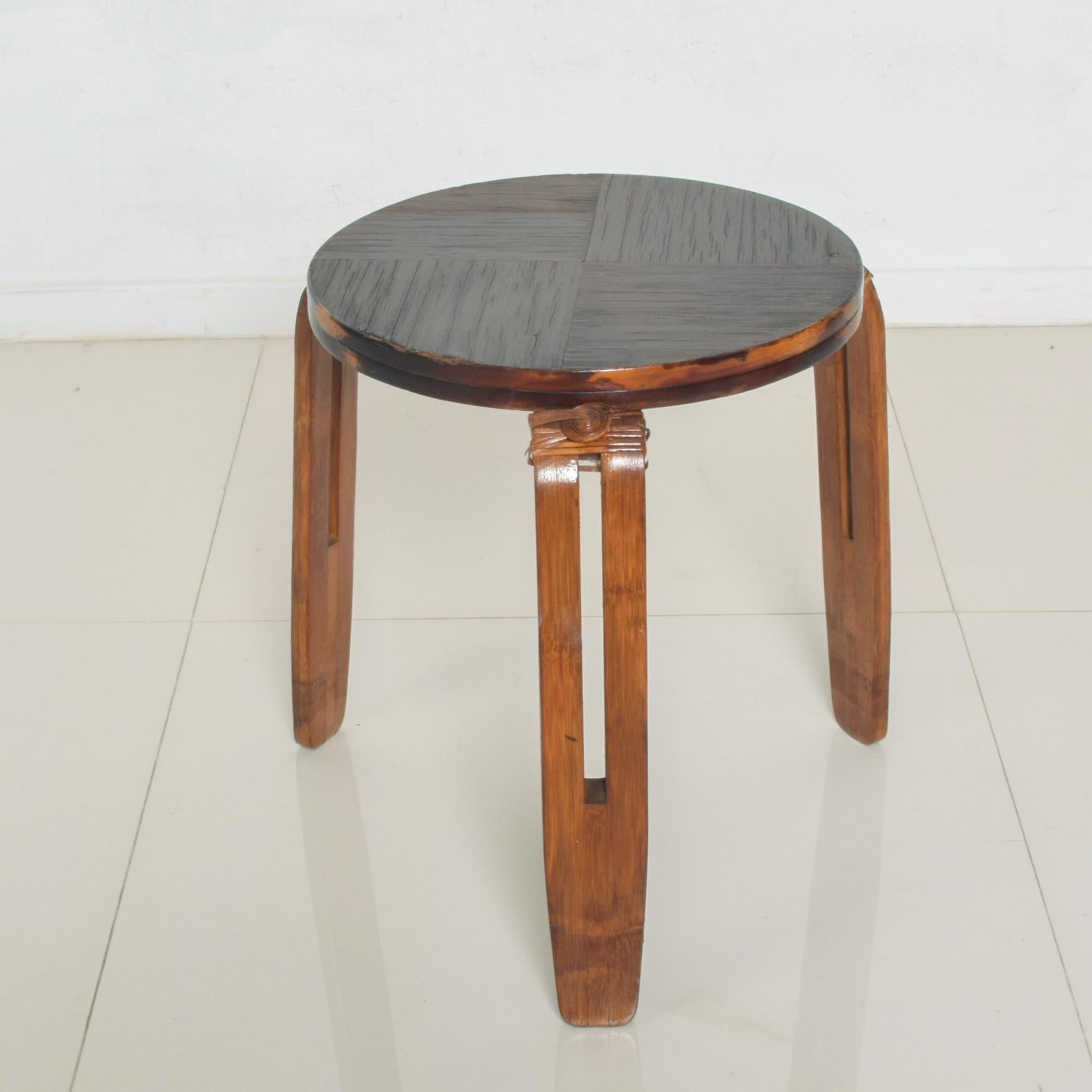 AMBIANIC presents
Vintage Modern Three-Legged Tripod Low Stool in Exotic Bamboo with Decorative Detail Split Wood Design in see through cut out Legs.
Made in Japan 1970s
Ideal as a Plant Stand.
Maker Label present.
Dimensions: 16.25 H x 16 in