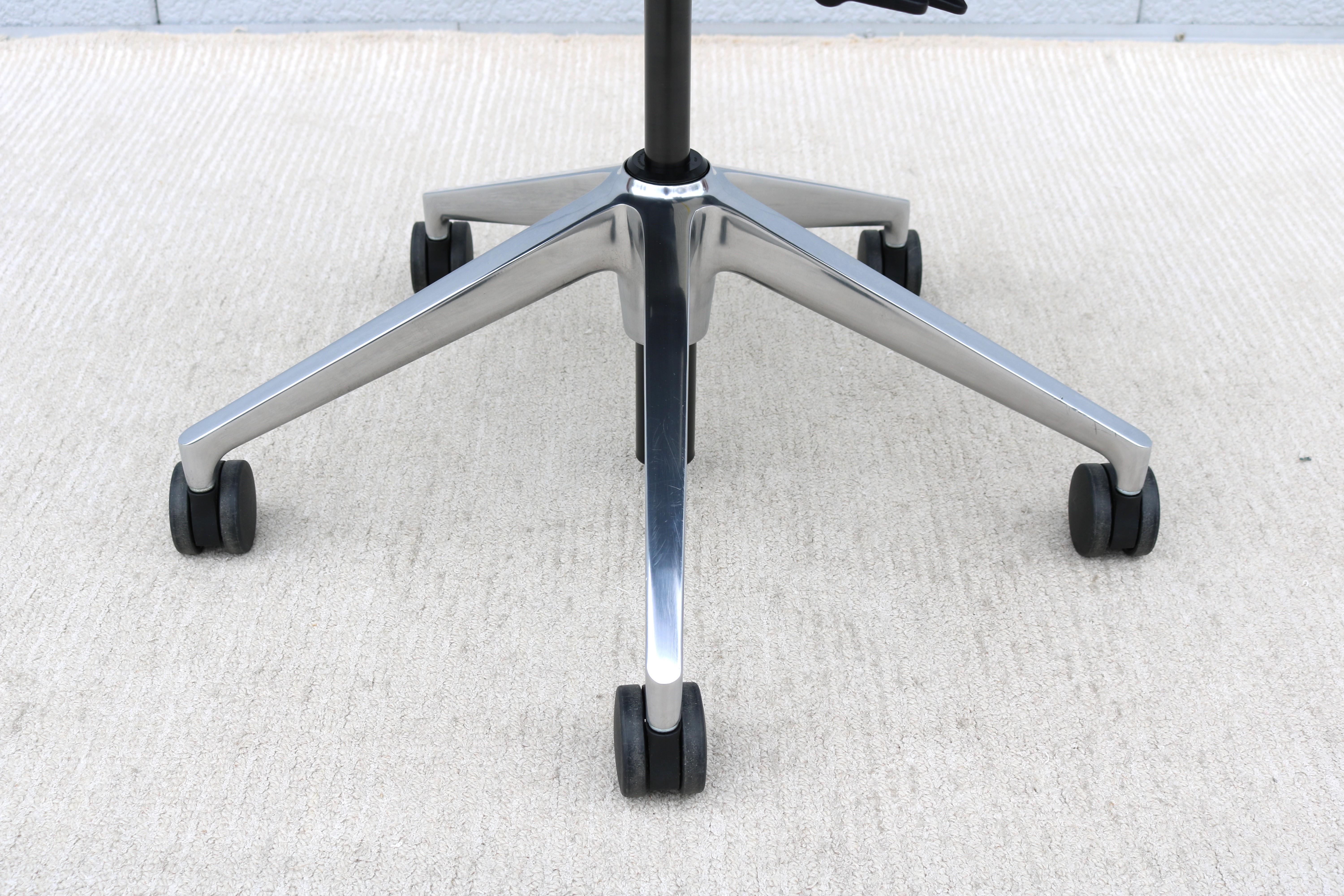 Silla de escritorio moderna de cuero azul con respaldo bajo Jean-Marie Massaud para Coalesse Massaud en venta 7