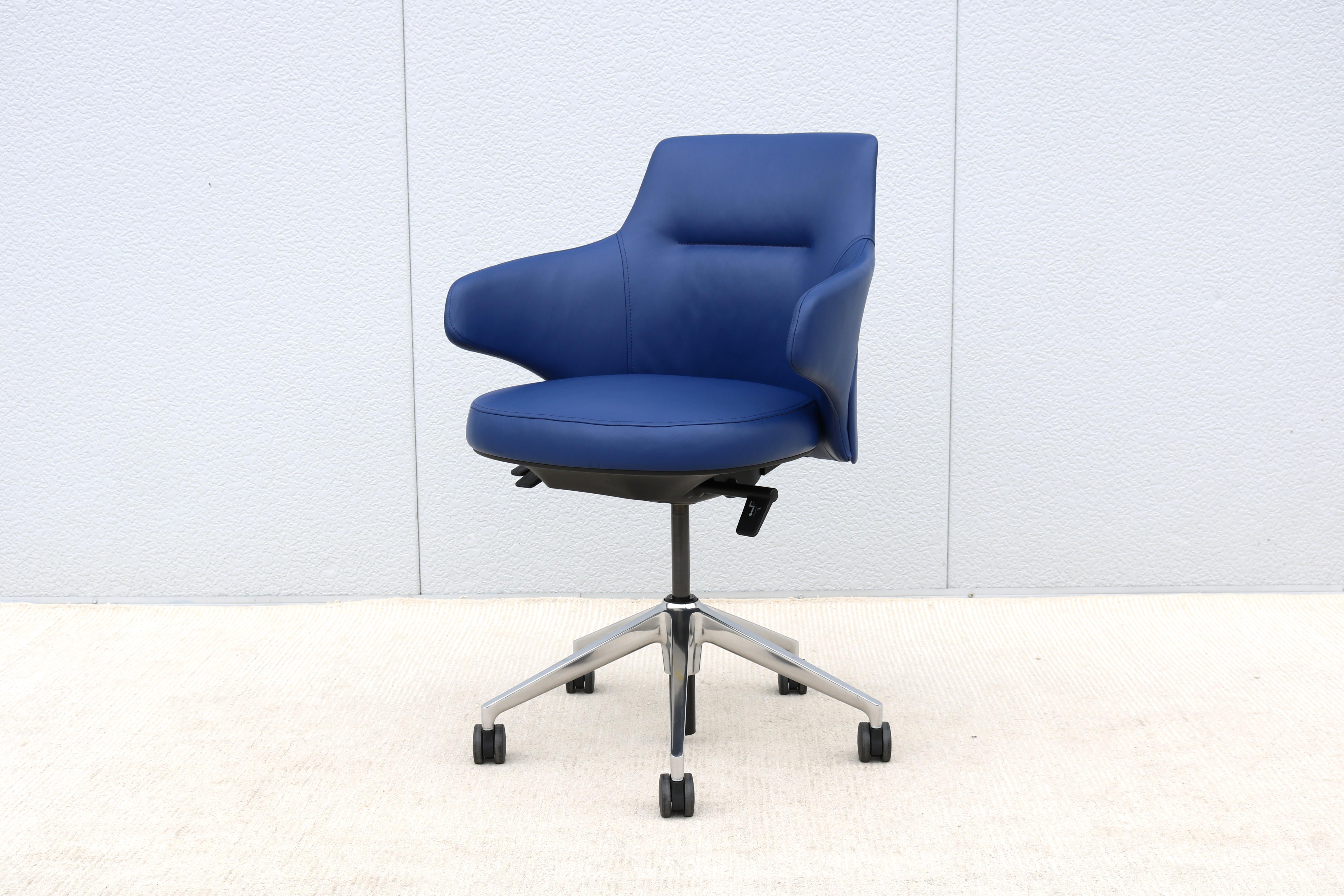 Silla de escritorio moderna de cuero azul con respaldo bajo Jean-Marie Massaud para Coalesse Massaud Moderno en venta