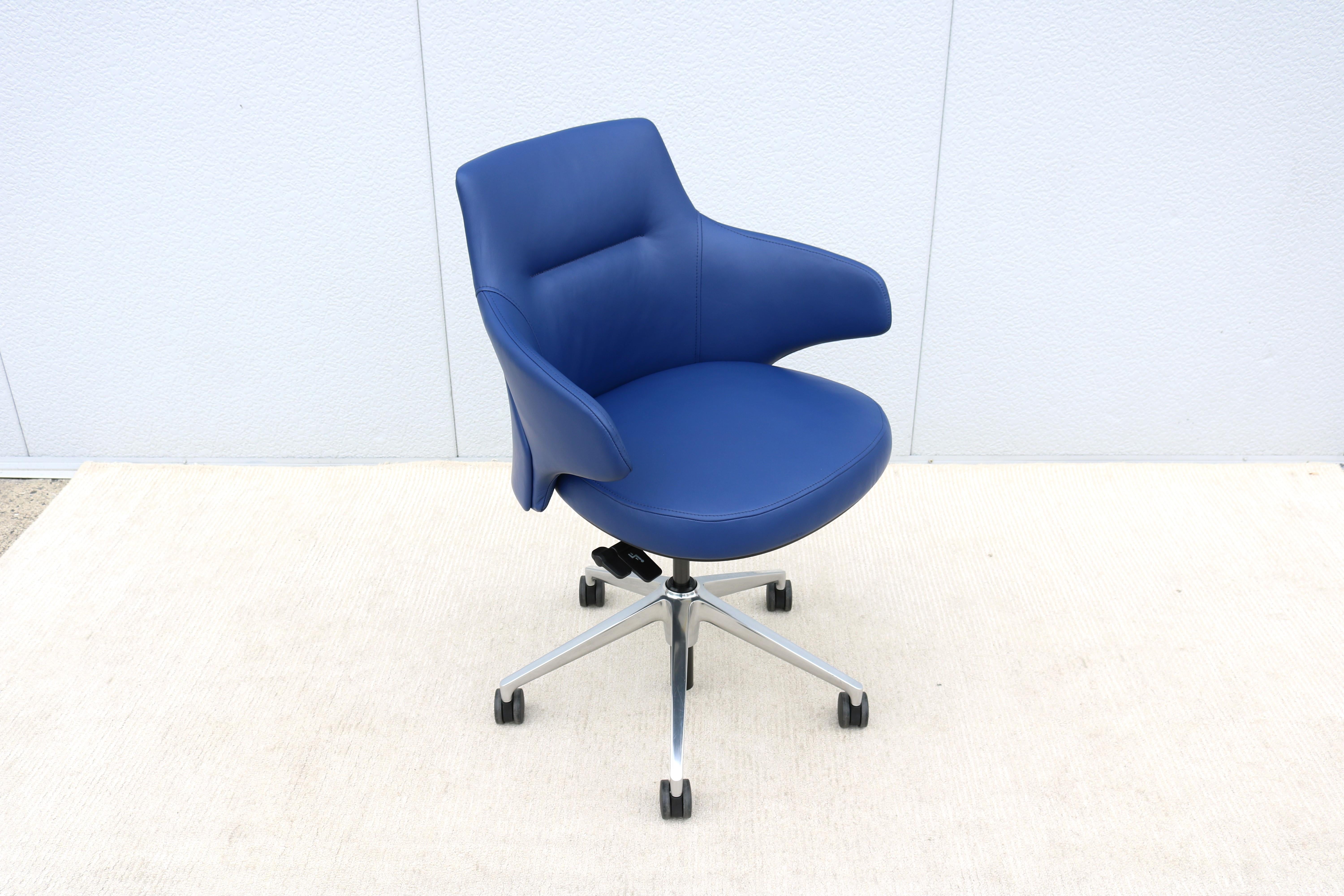 Silla de escritorio moderna de cuero azul con respaldo bajo Jean-Marie Massaud para Coalesse Massaud Estadounidense en venta