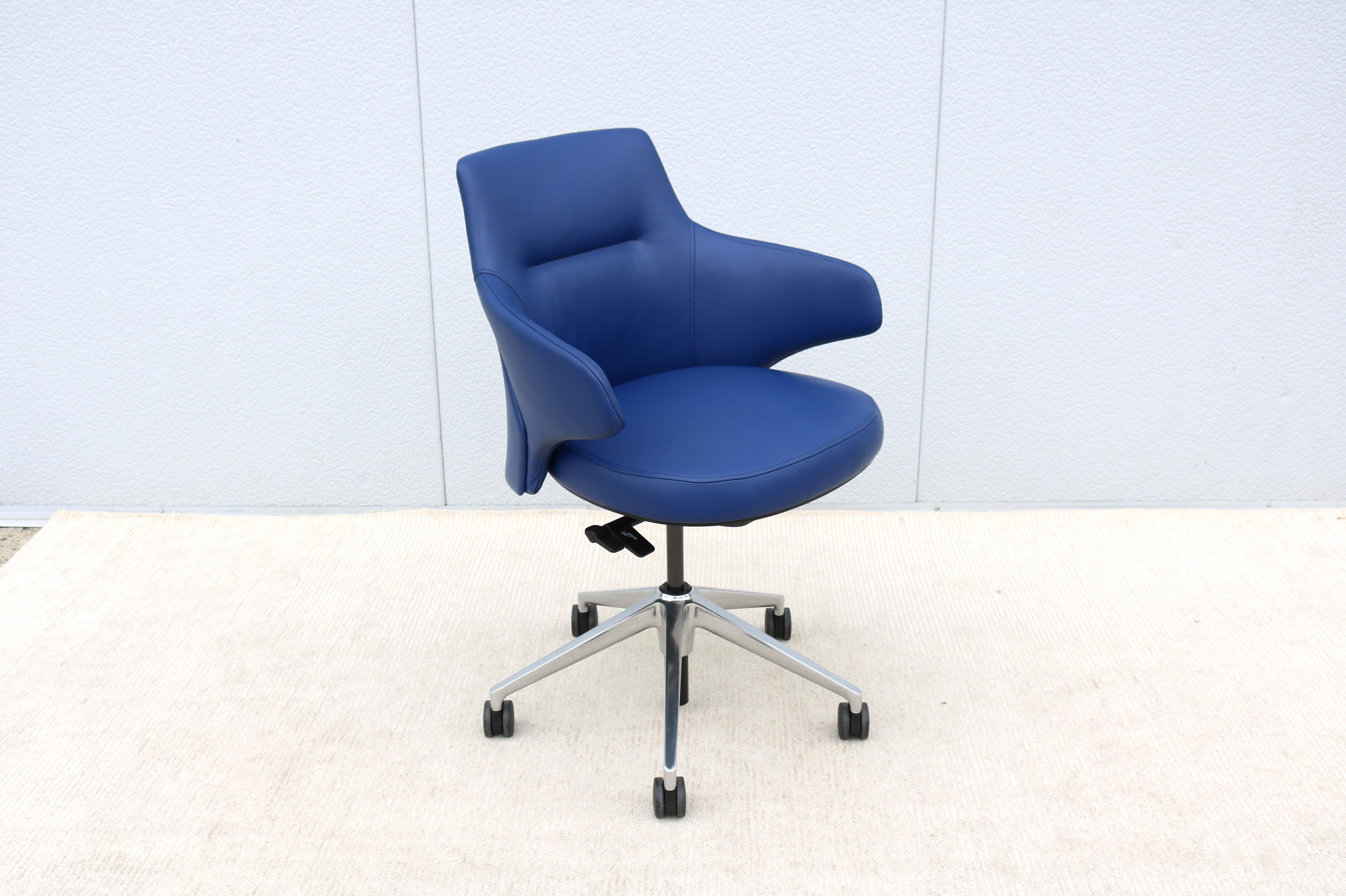 Silla de escritorio moderna de cuero azul con respaldo bajo Jean-Marie Massaud para Coalesse Massaud Costura en venta
