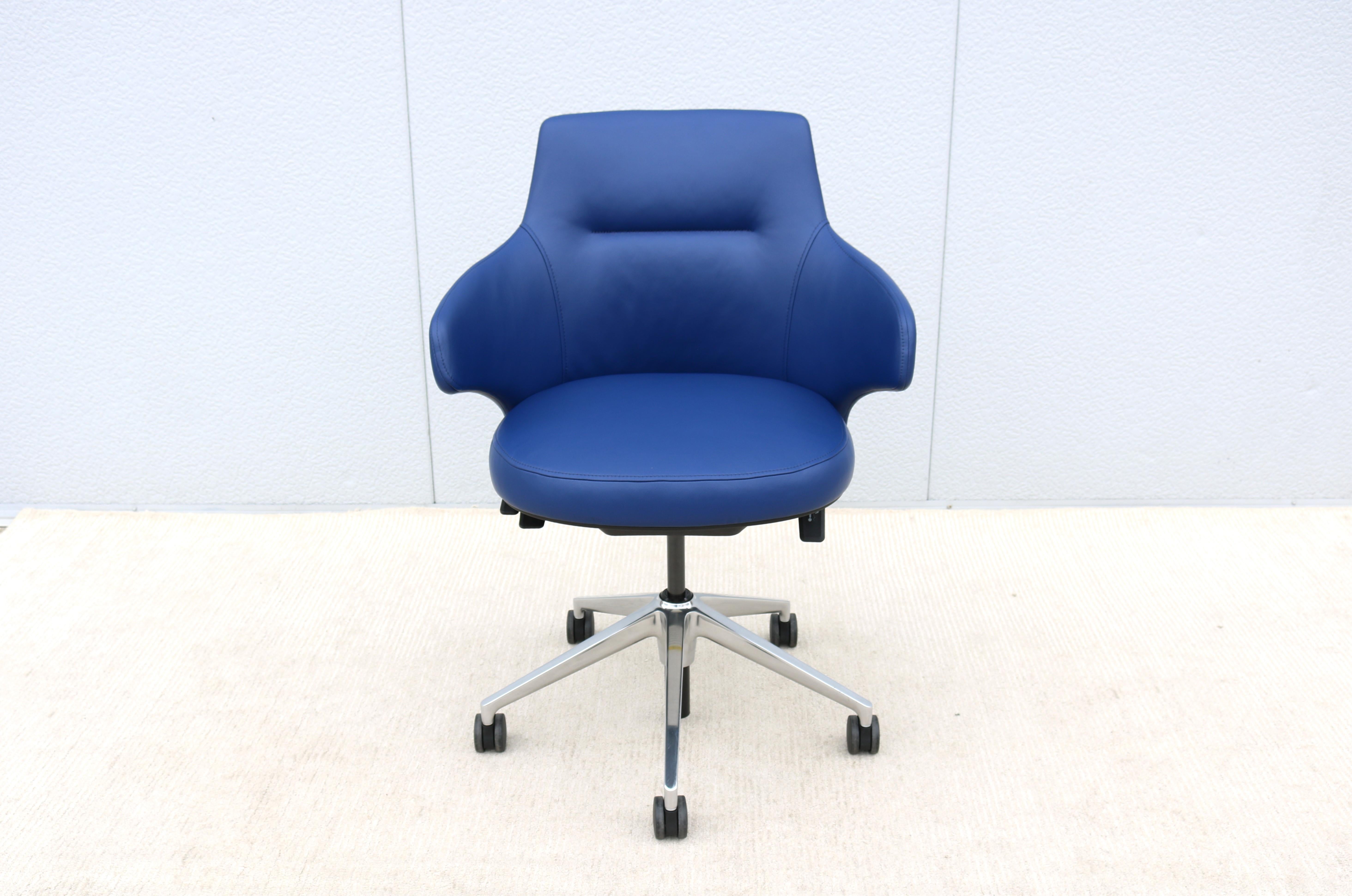 Silla de escritorio moderna de cuero azul con respaldo bajo Jean-Marie Massaud para Coalesse Massaud Siglo XXI y contemporáneo en venta