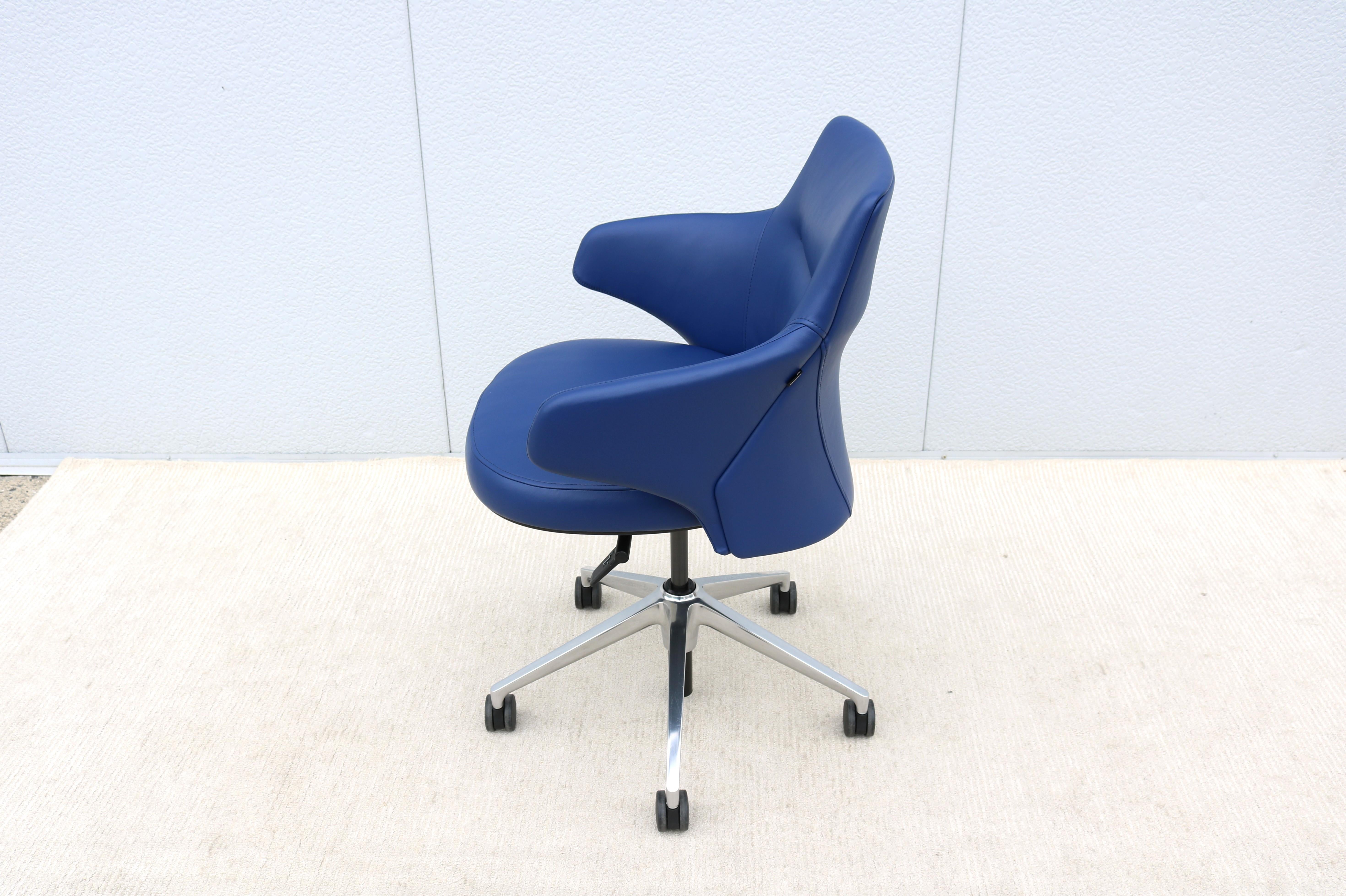 Silla de escritorio moderna de cuero azul con respaldo bajo Jean-Marie Massaud para Coalesse Massaud en venta 1