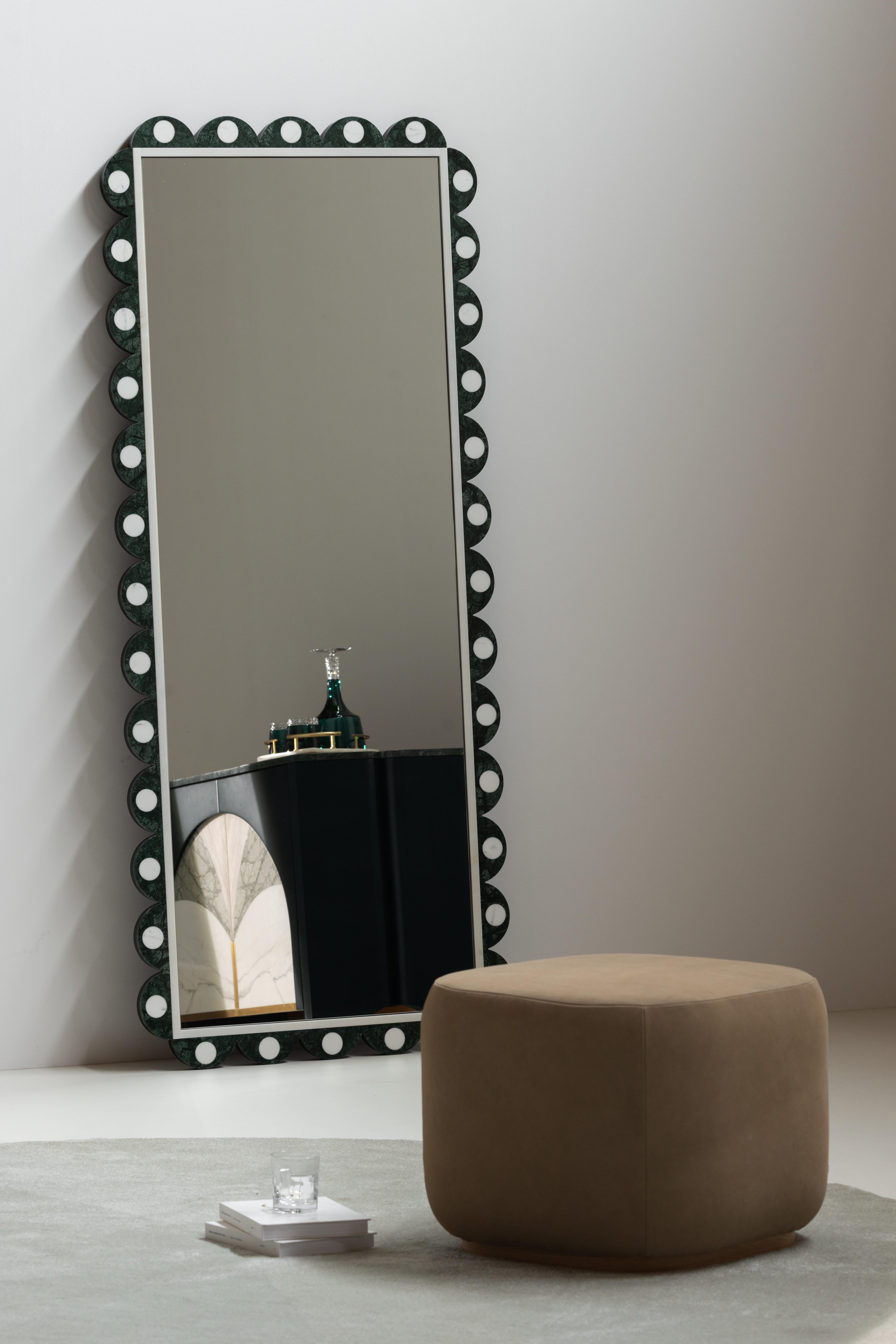 Fatto a mano Pouf moderno Kaizuka Ottoman Dedar in velluto verde menta fatto a mano in Portogallo Greenapple in vendita