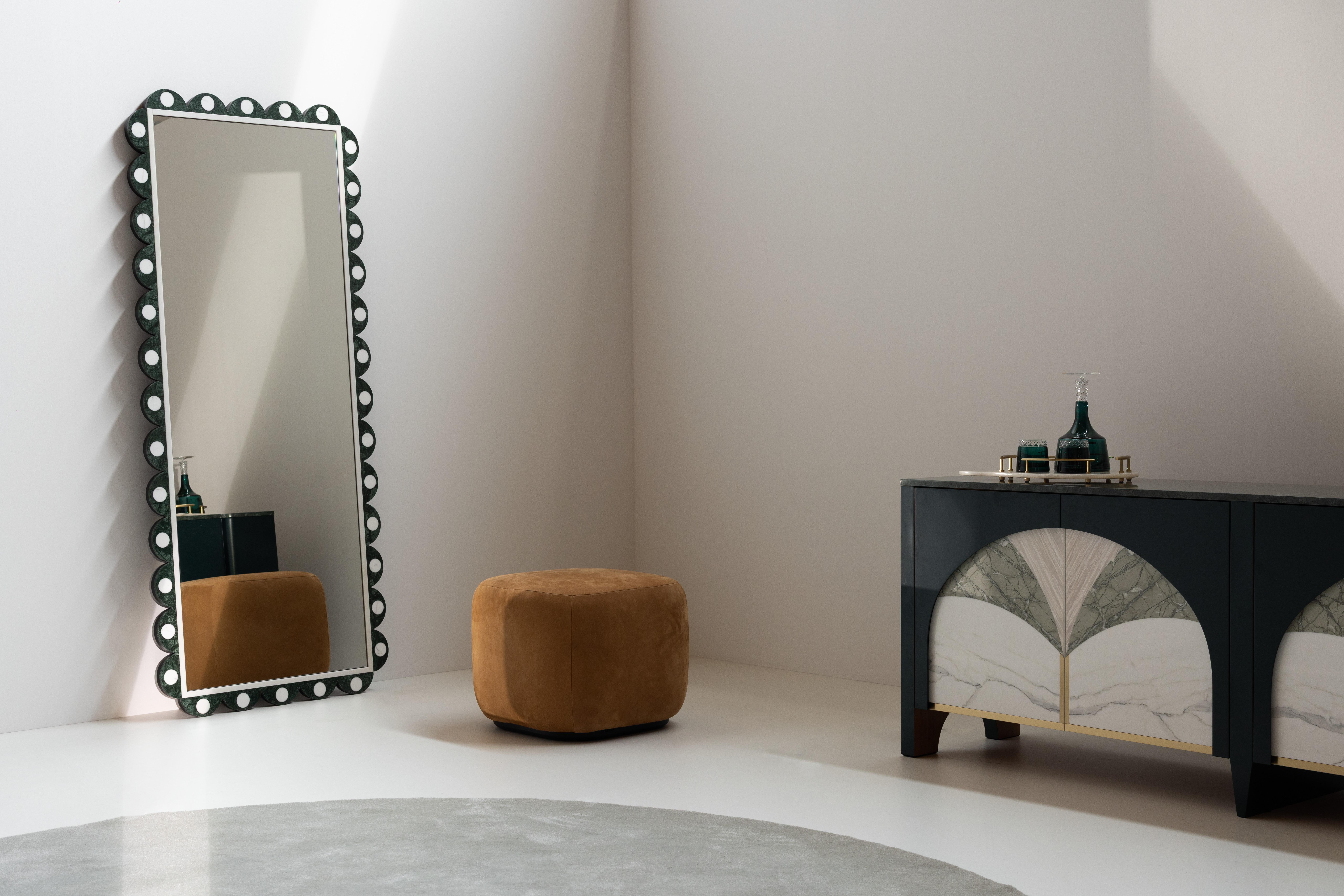 Pouf moderno Kaizuka Ottoman Dedar in velluto verde menta fatto a mano in Portogallo Greenapple in vendita 1