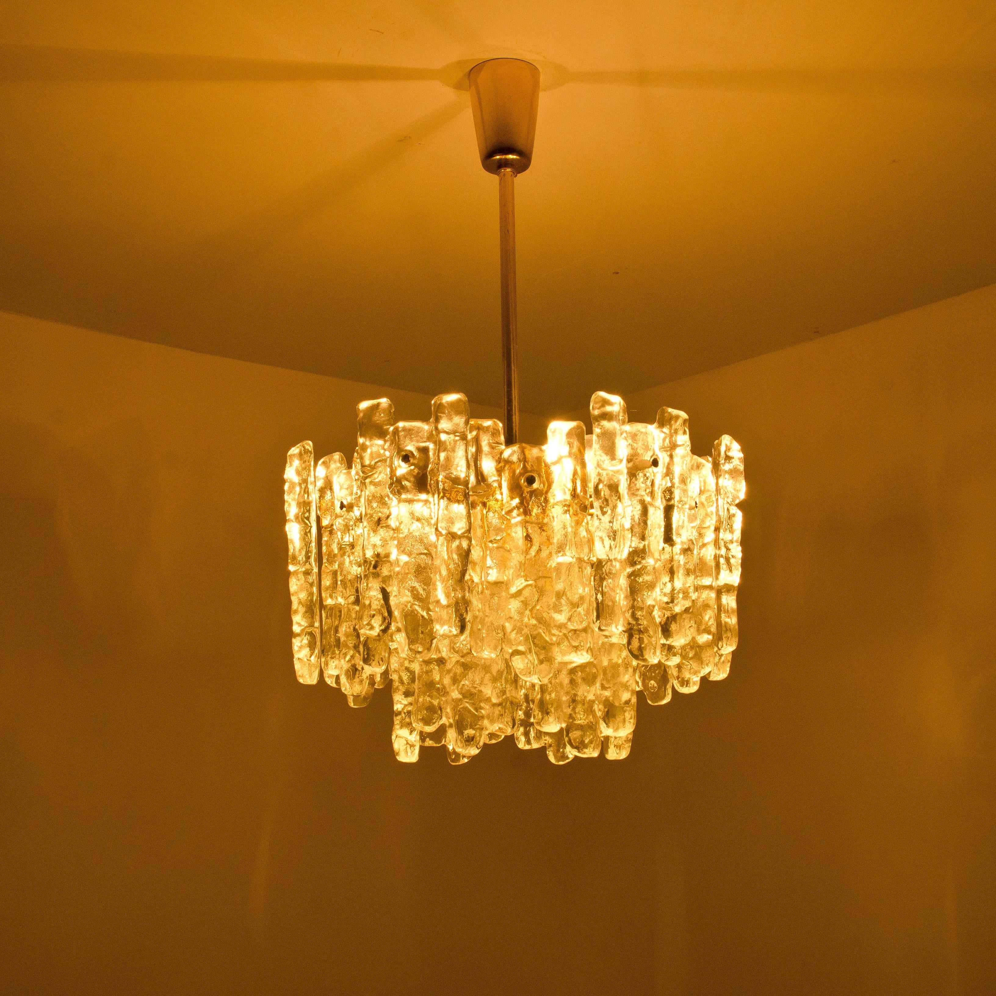 Modern Kalmar Brass Ice Glass Pendant Chandelier, 1970s In Good Condition In Rijssen, NL