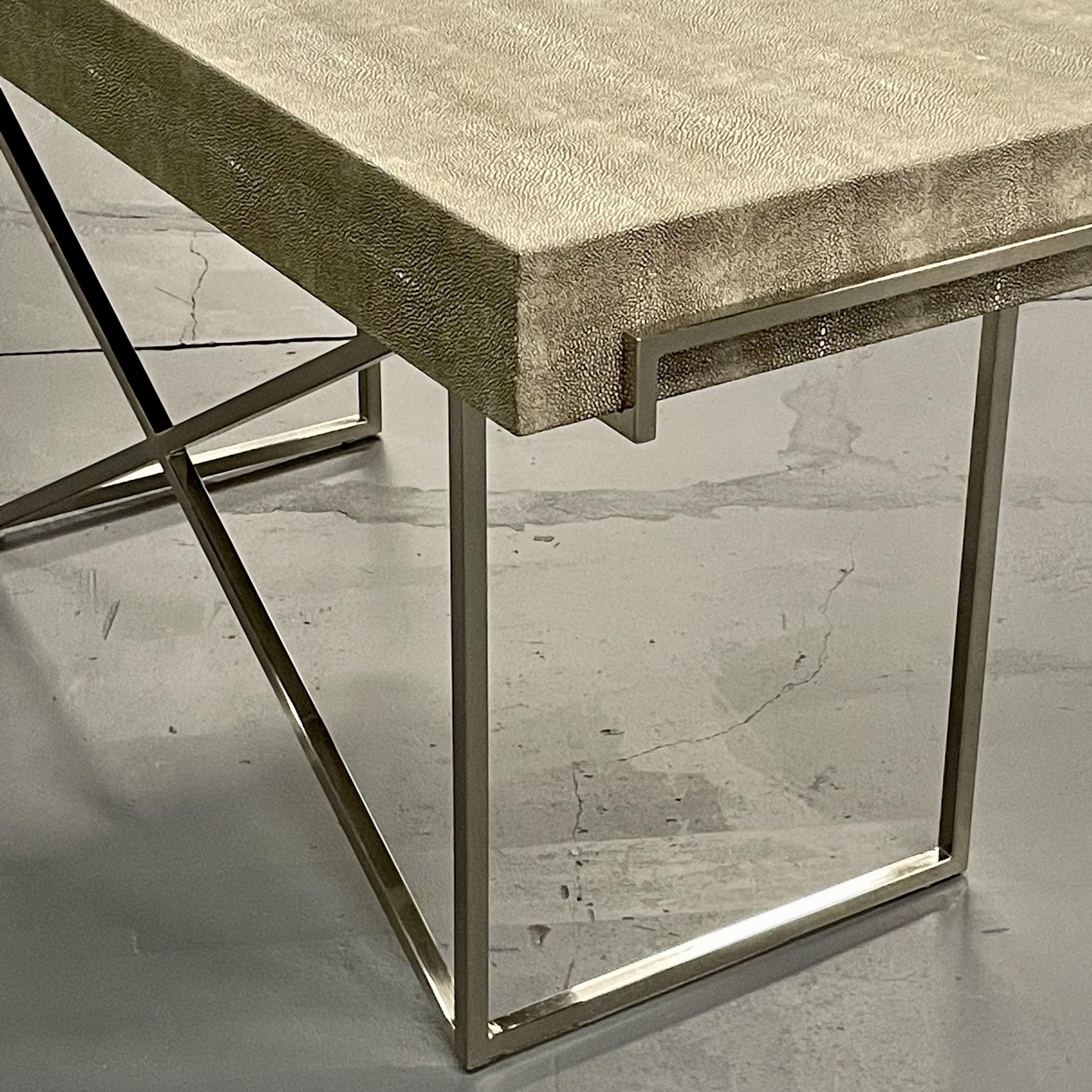 Inconnu Table de bureau/table à écrire moderne à trois tiroirs en faux galuchat de style Karl Springer, chrome en vente
