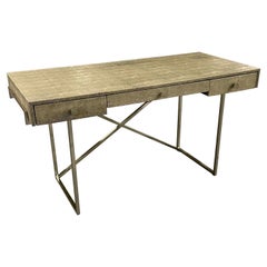 Table de bureau/table à écrire moderne à trois tiroirs en faux galuchat de style Karl Springer, chrome