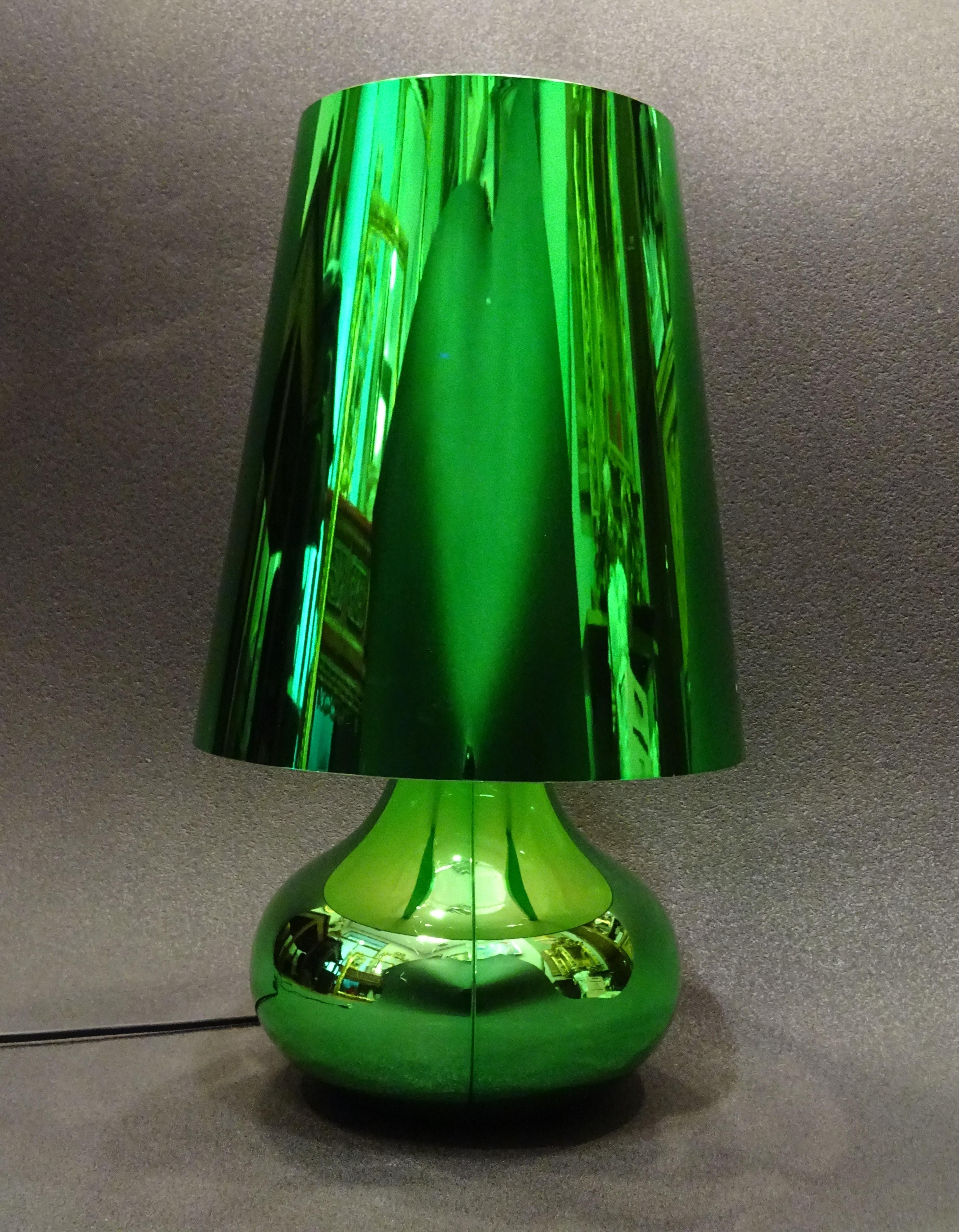 Lampe de table vert brillant, modèle 