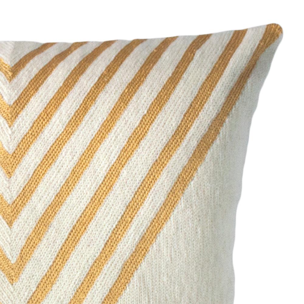 Modern Katherine Triangle Hand Embroidered Ivory Throw Pillow Cover (Moderne)