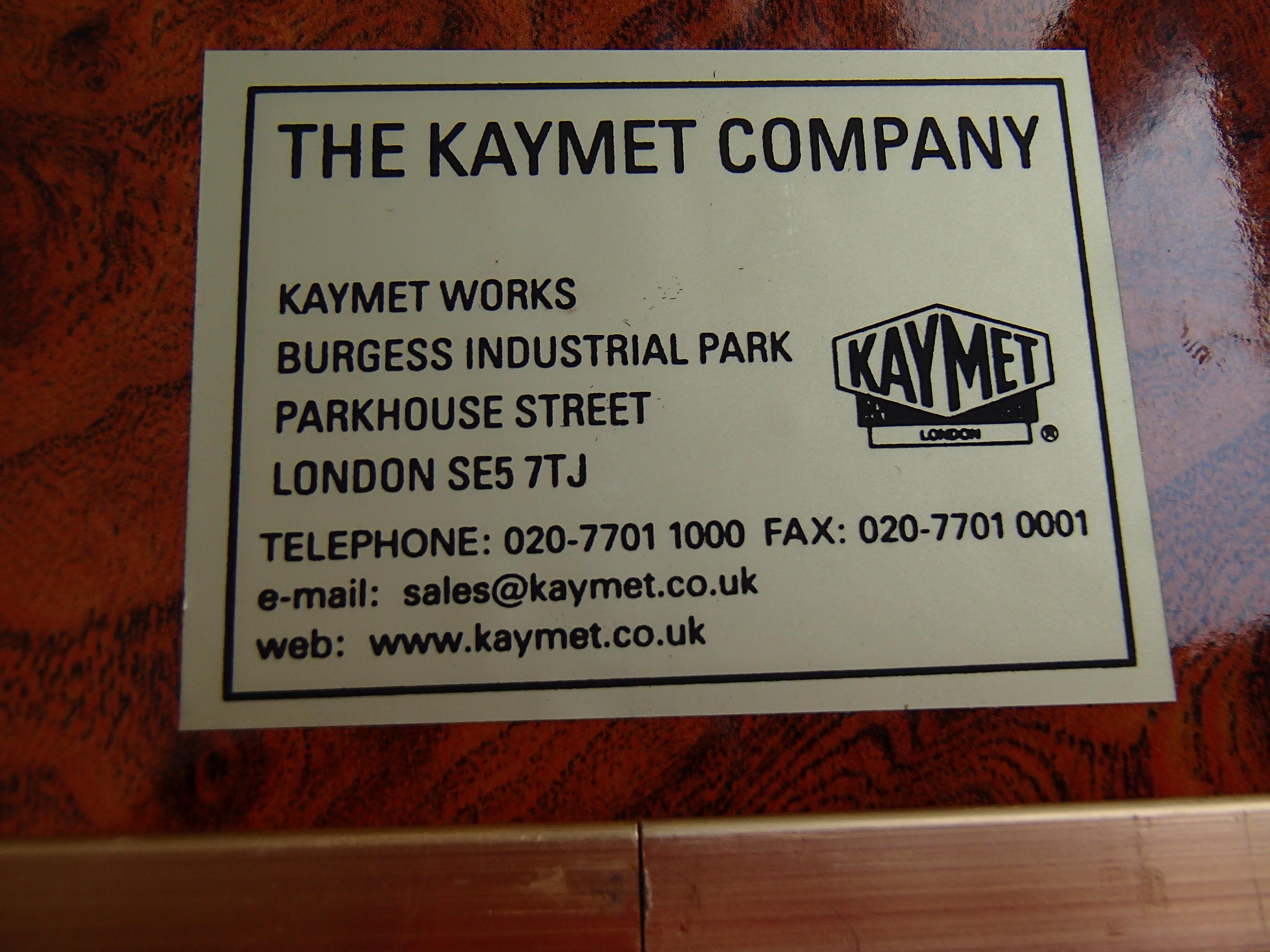 Chariot de bar moderne Kaymet avec œil en érable et bords décoratifs en vente 5