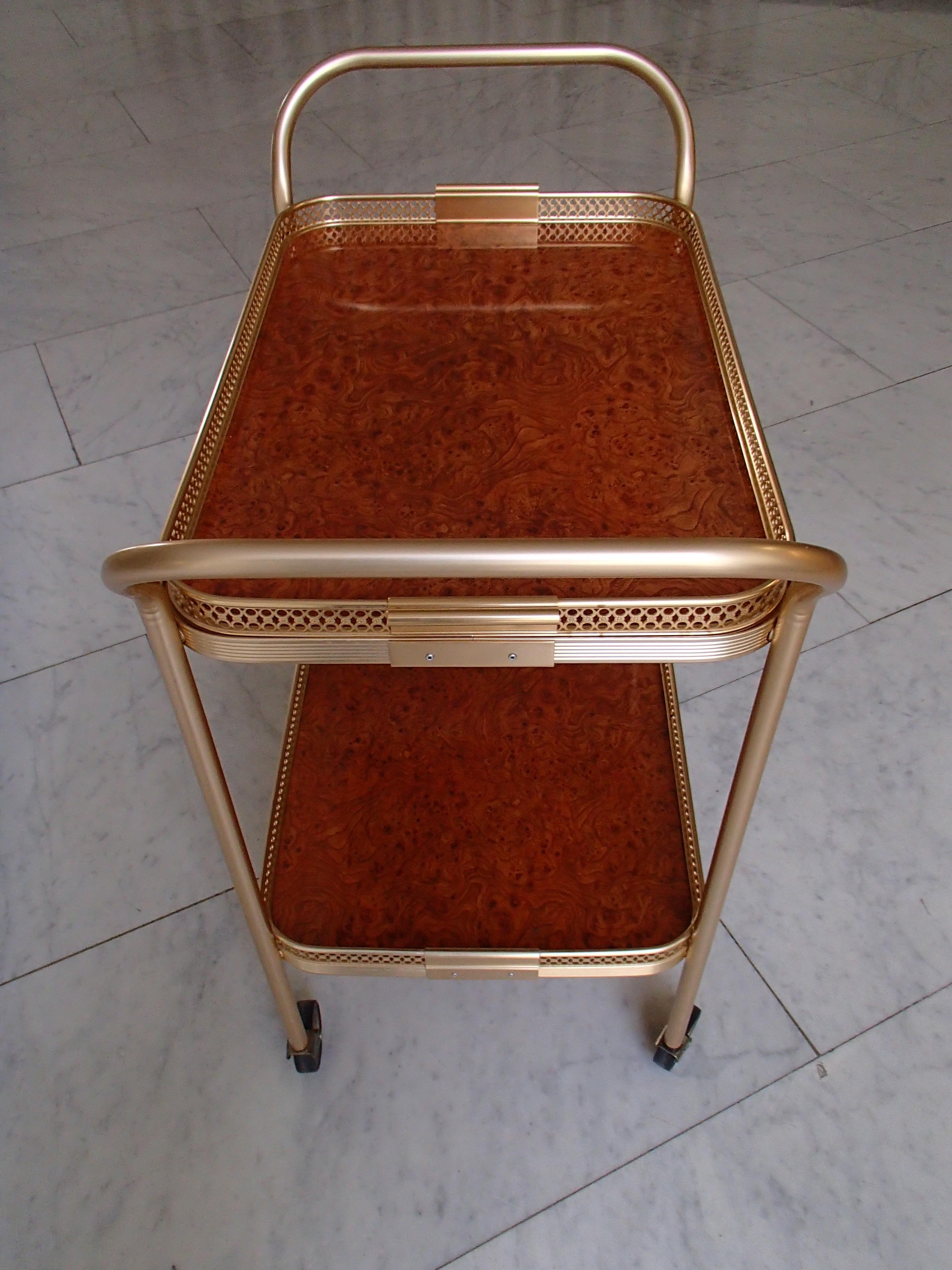 Modern Kaymet Bar Cart with Maple Eye and Decorative Edges In Good Condition For Sale In Weiningen, CH