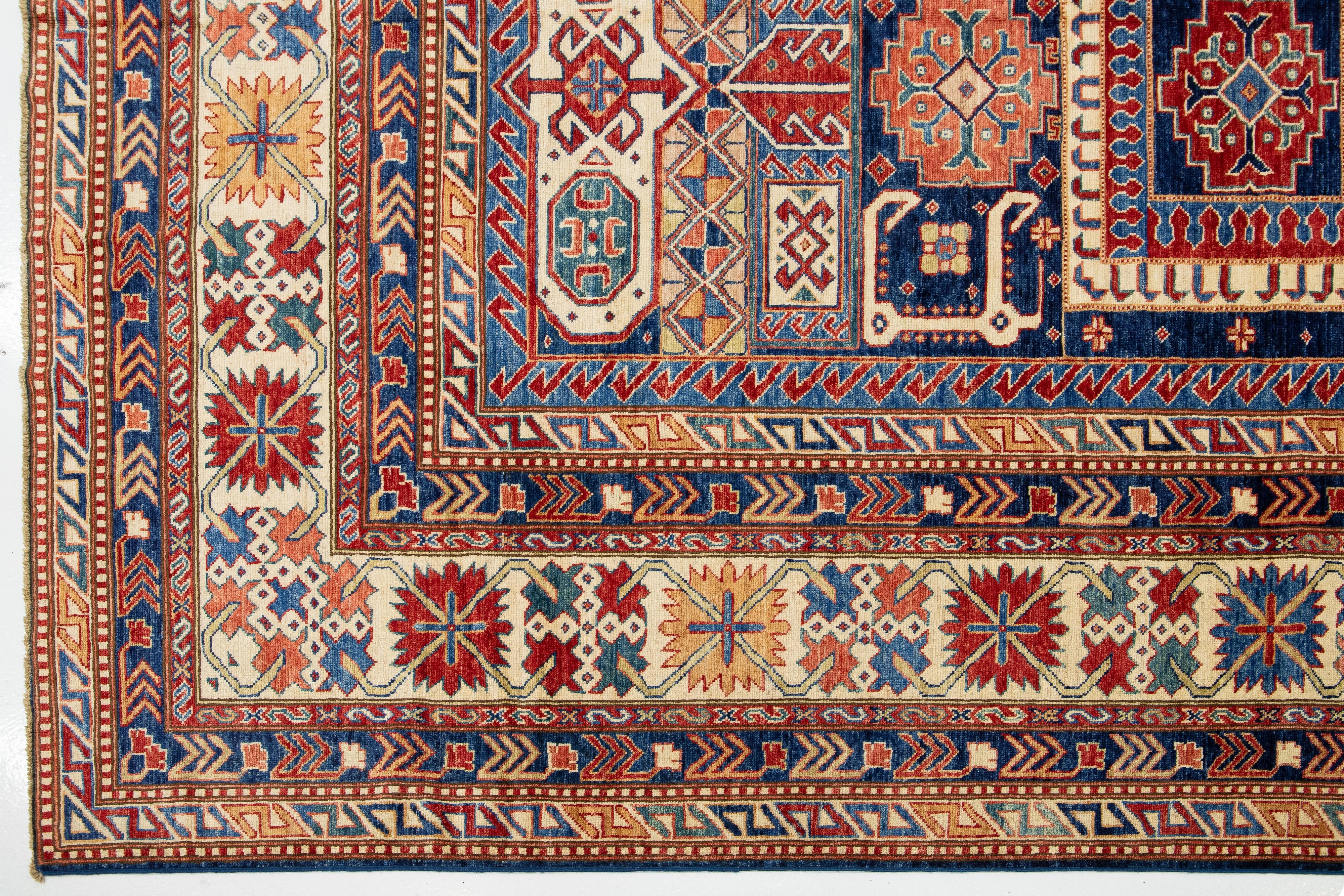 Modern  Kazak Handgefertigter Wollteppich in Blau und Rot mit Allover-Design (21. Jahrhundert und zeitgenössisch) im Angebot
