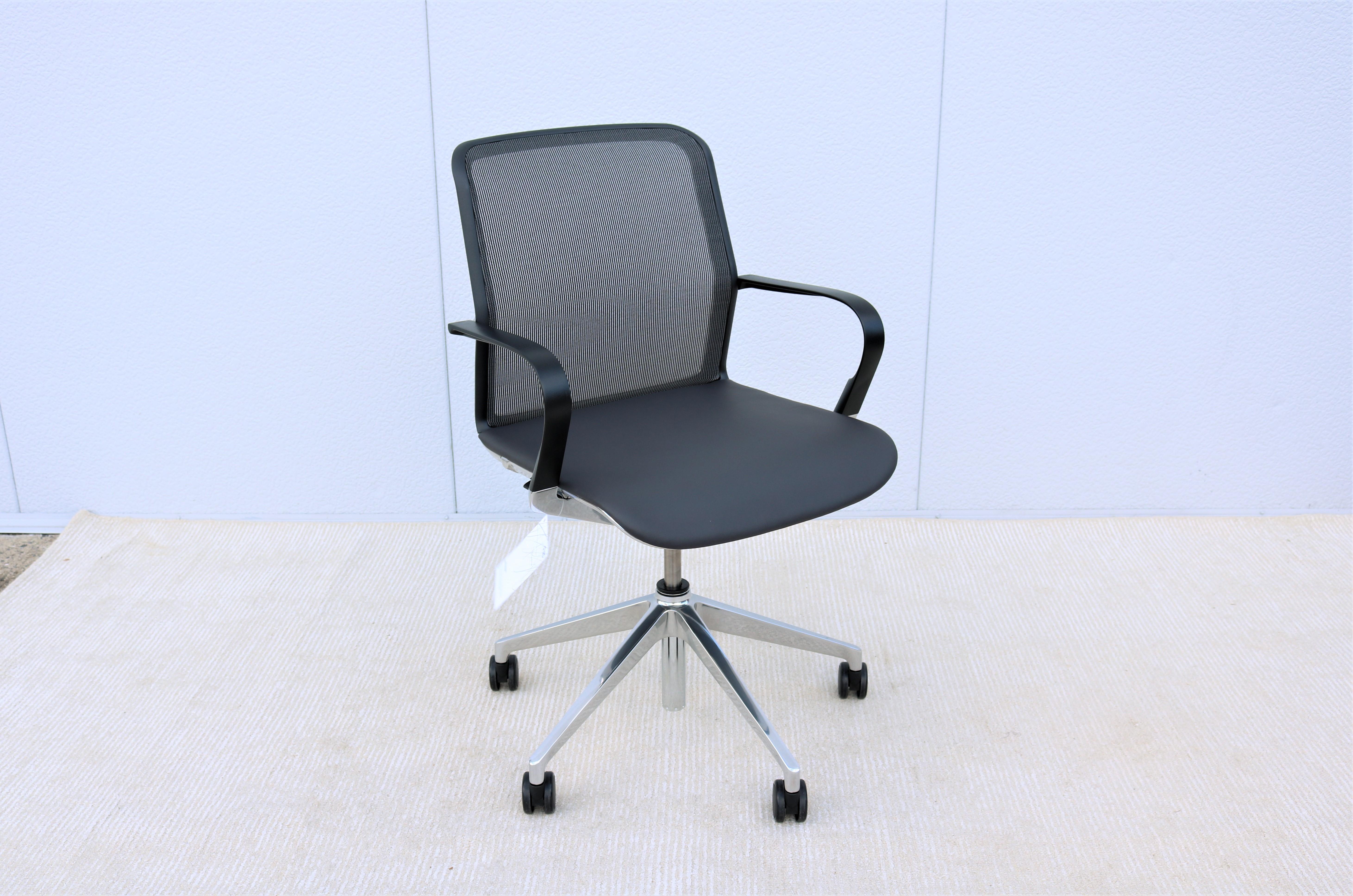 The ergonomic Filo mesh back conference chair designed by EOOS for Keilhauer successfully combines comfort, technology and elegant. 
Features soft seat and supportive breathable backrest mesh allows air to circulate and offers sustained