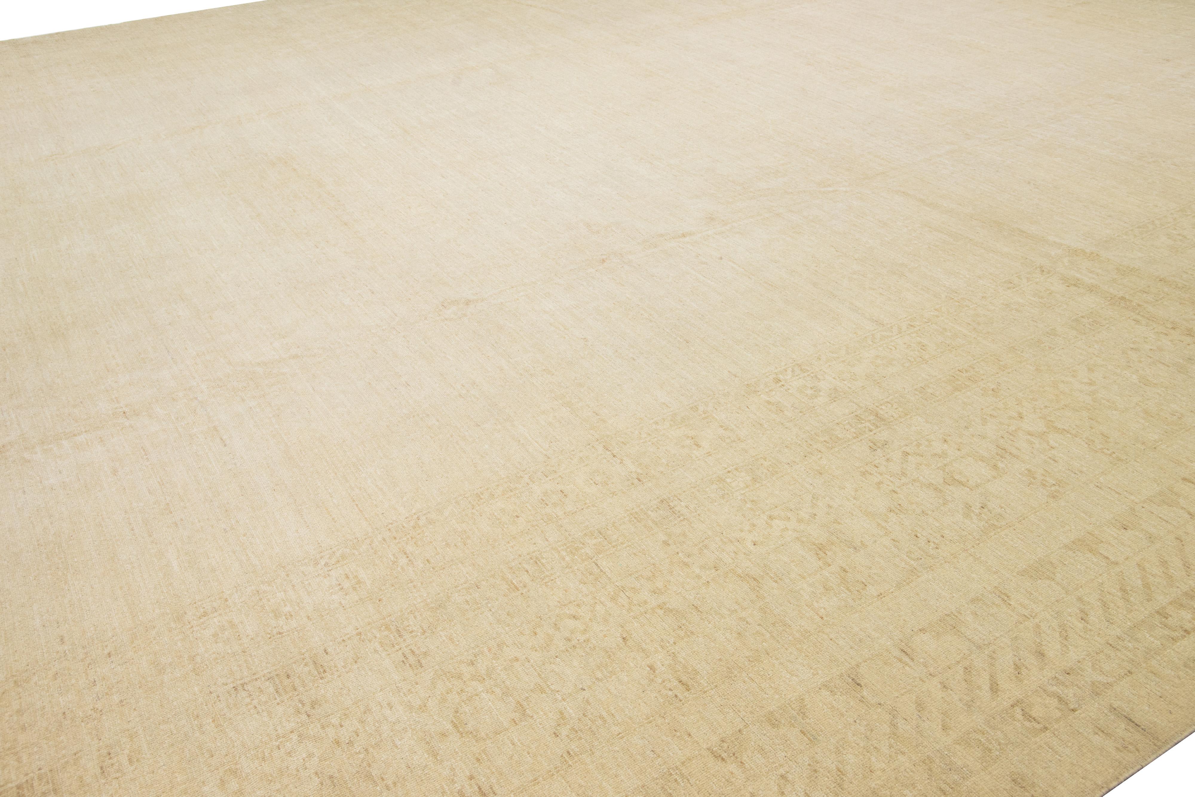 Moderner moderner handgefertigter Khotan-Wollteppich in Beige im Angebot 9