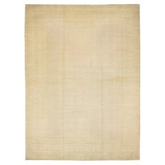 Tapis moderne Khotan en laine beige conçu à la main