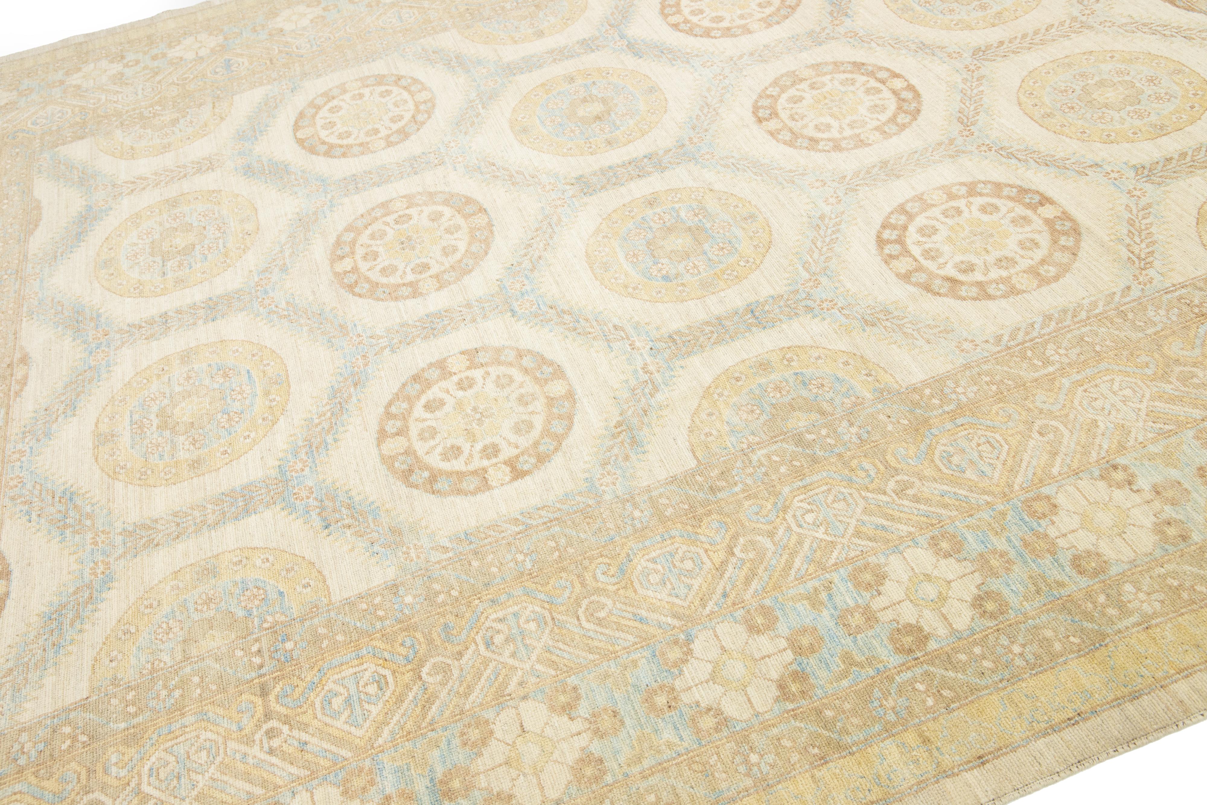 Tappeto moderno in lana beige Khotan con disegno geometrico a tutto campo in vendita 3