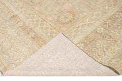 Moderner moderner übergroßer handgefertigter Wollteppich im Khotan-Stil in Beige mit Blumenmuster