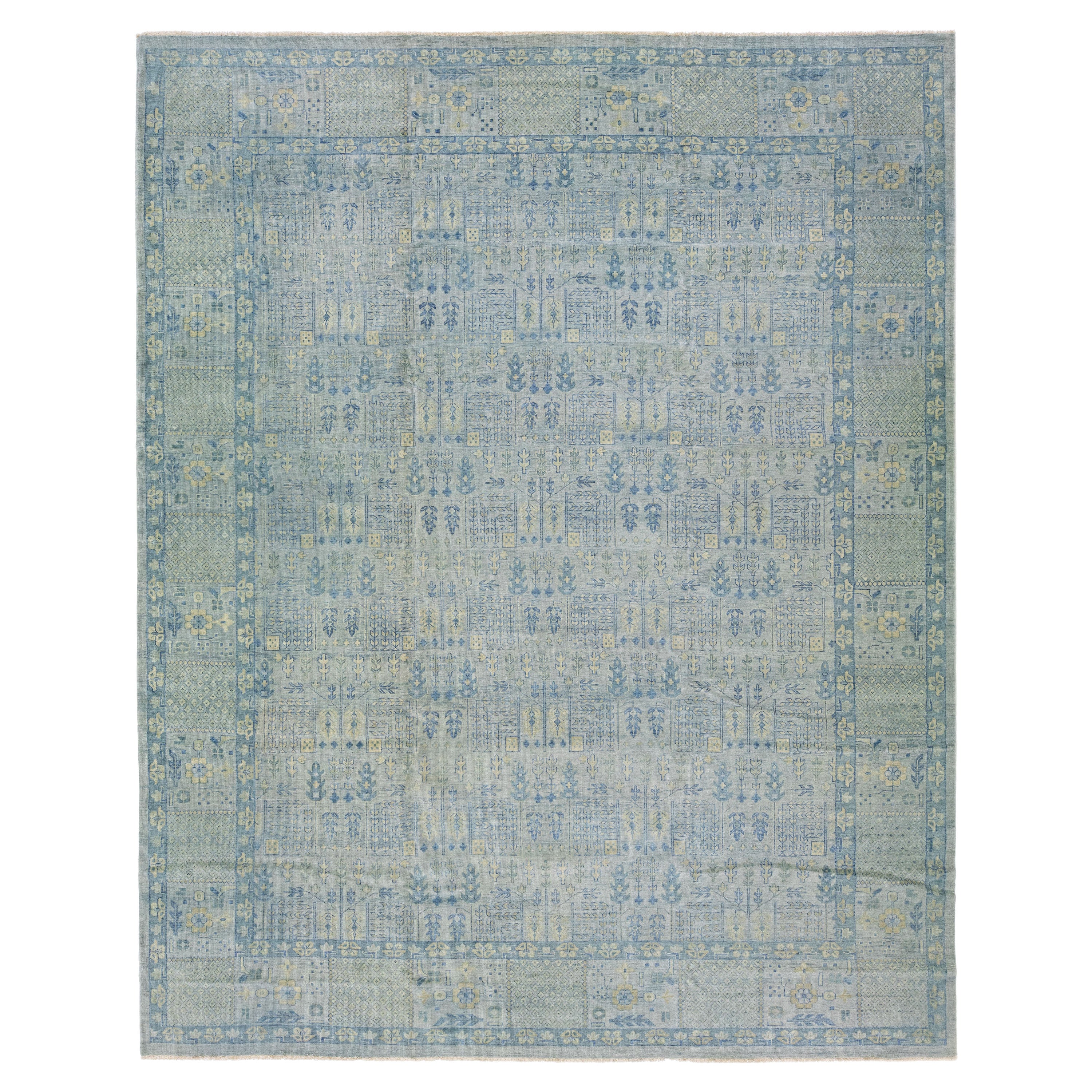 Tappeto moderno in lana fatta a mano di colore grigio in stile Khotan con motivo a trifoglio