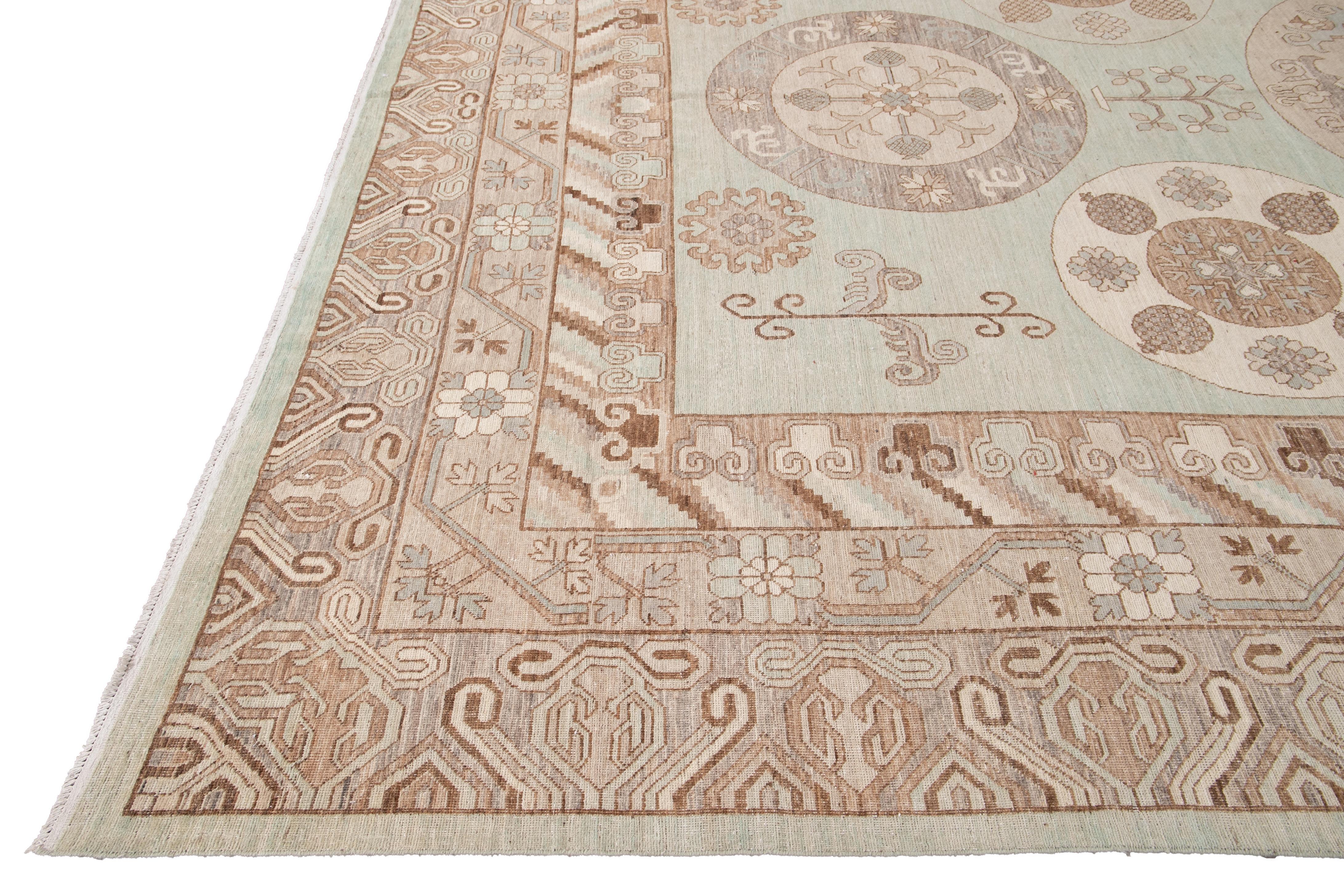 Afghan Tapis en laine vert moderne de style Khotan fait à la main et surdimensionné en vente