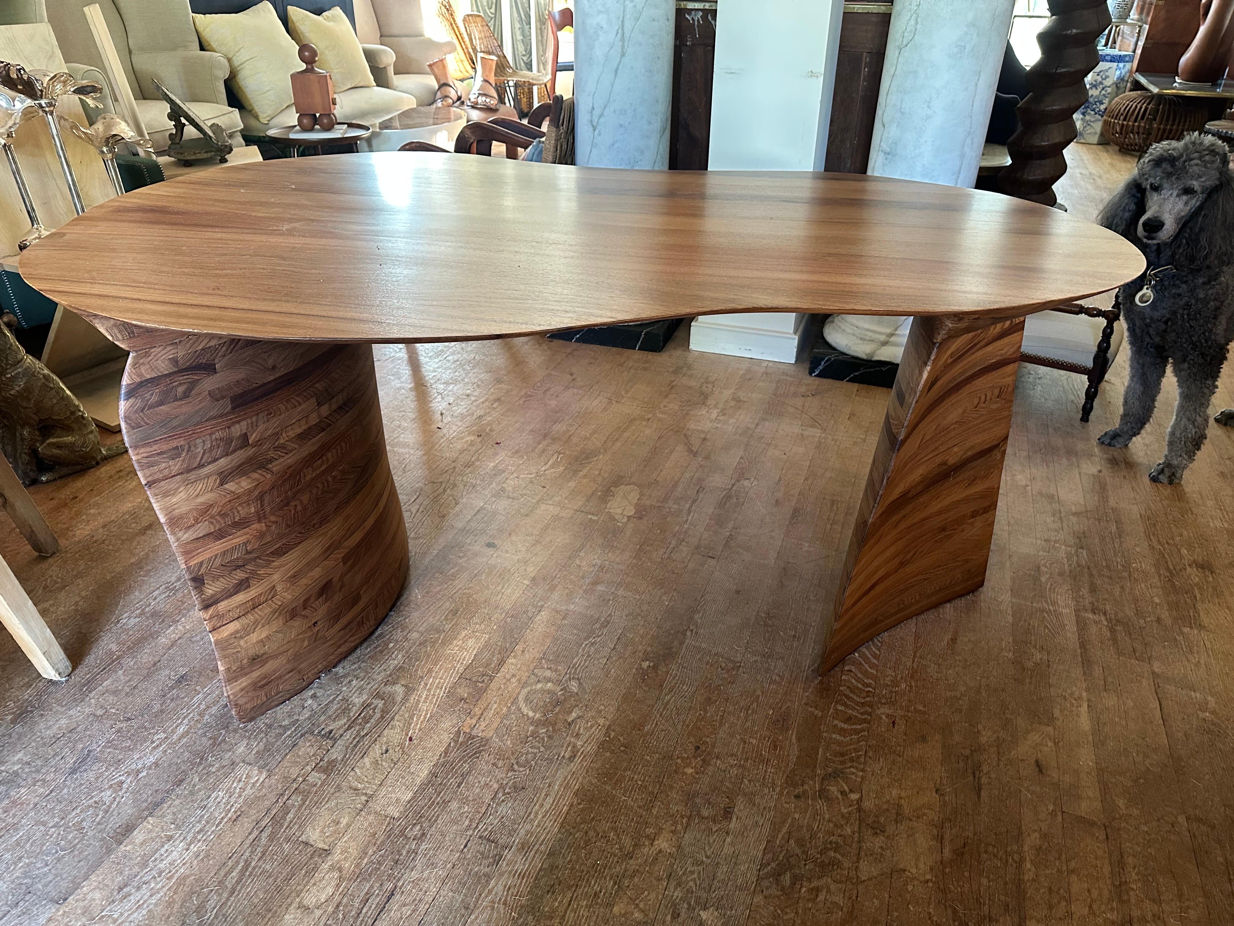 Modern Kidney-Shaped Table For Sale 5