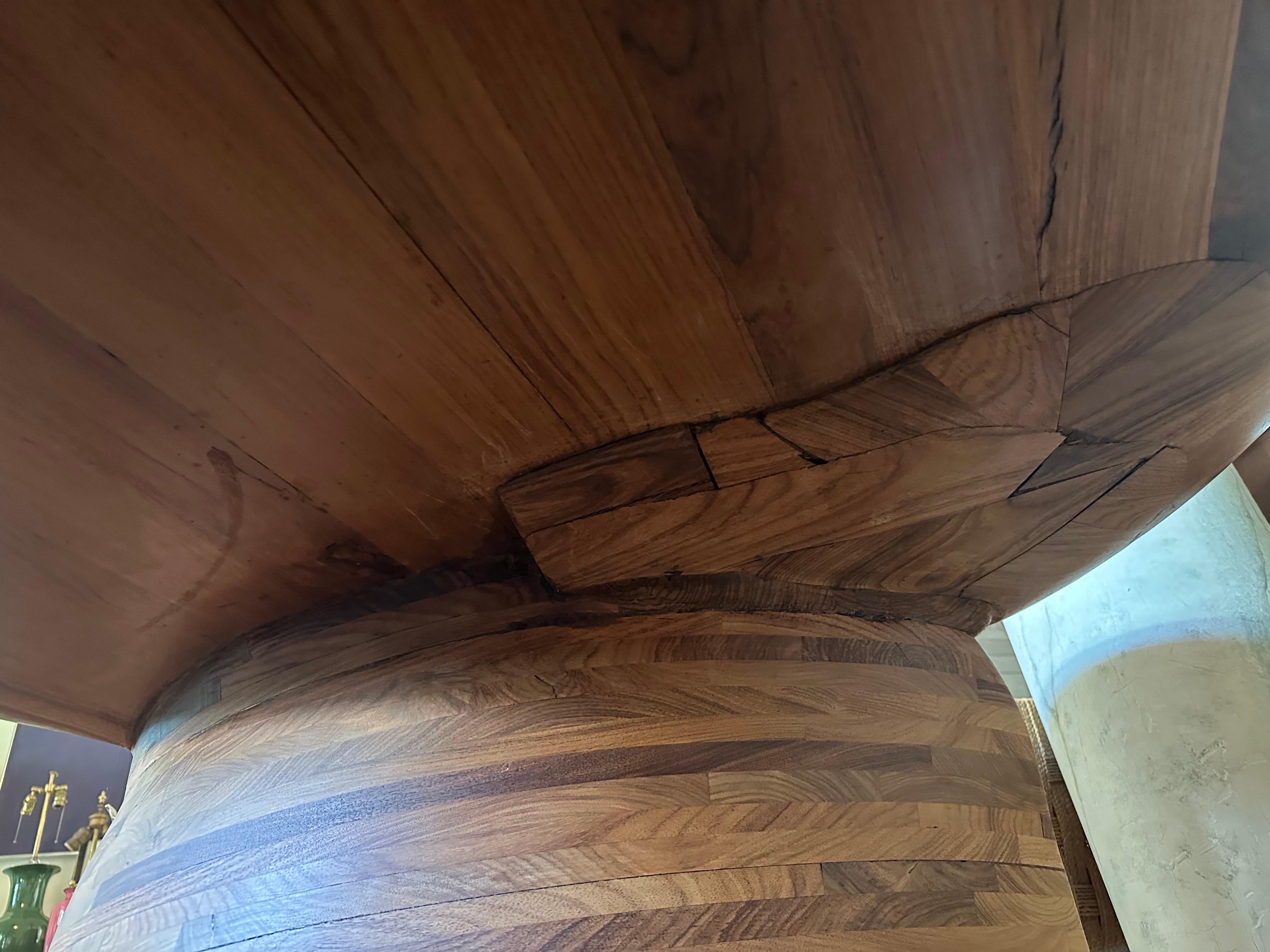 Modern Kidney-Shaped Table For Sale 6