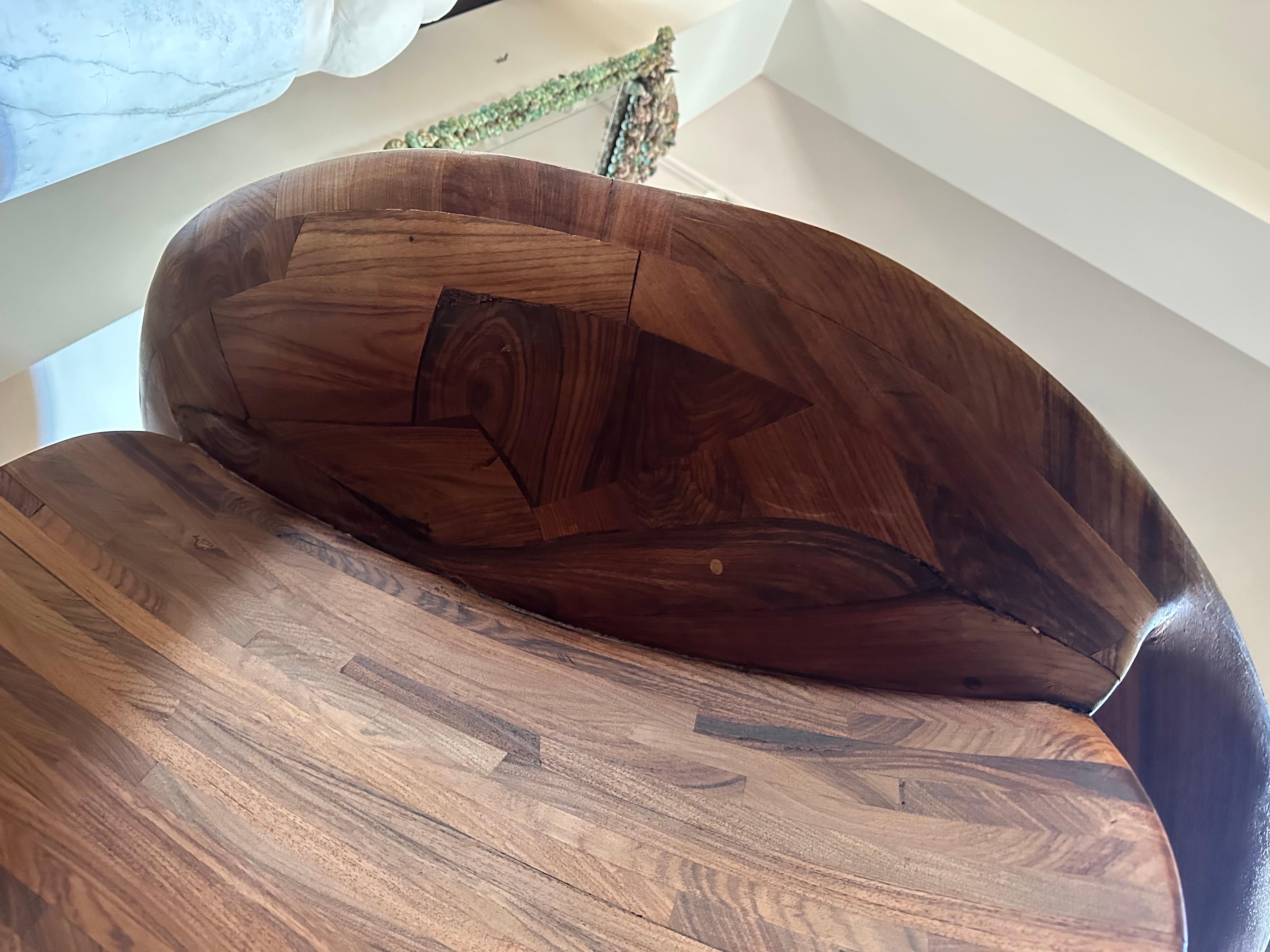 Modern Kidney-Shaped Table For Sale 7