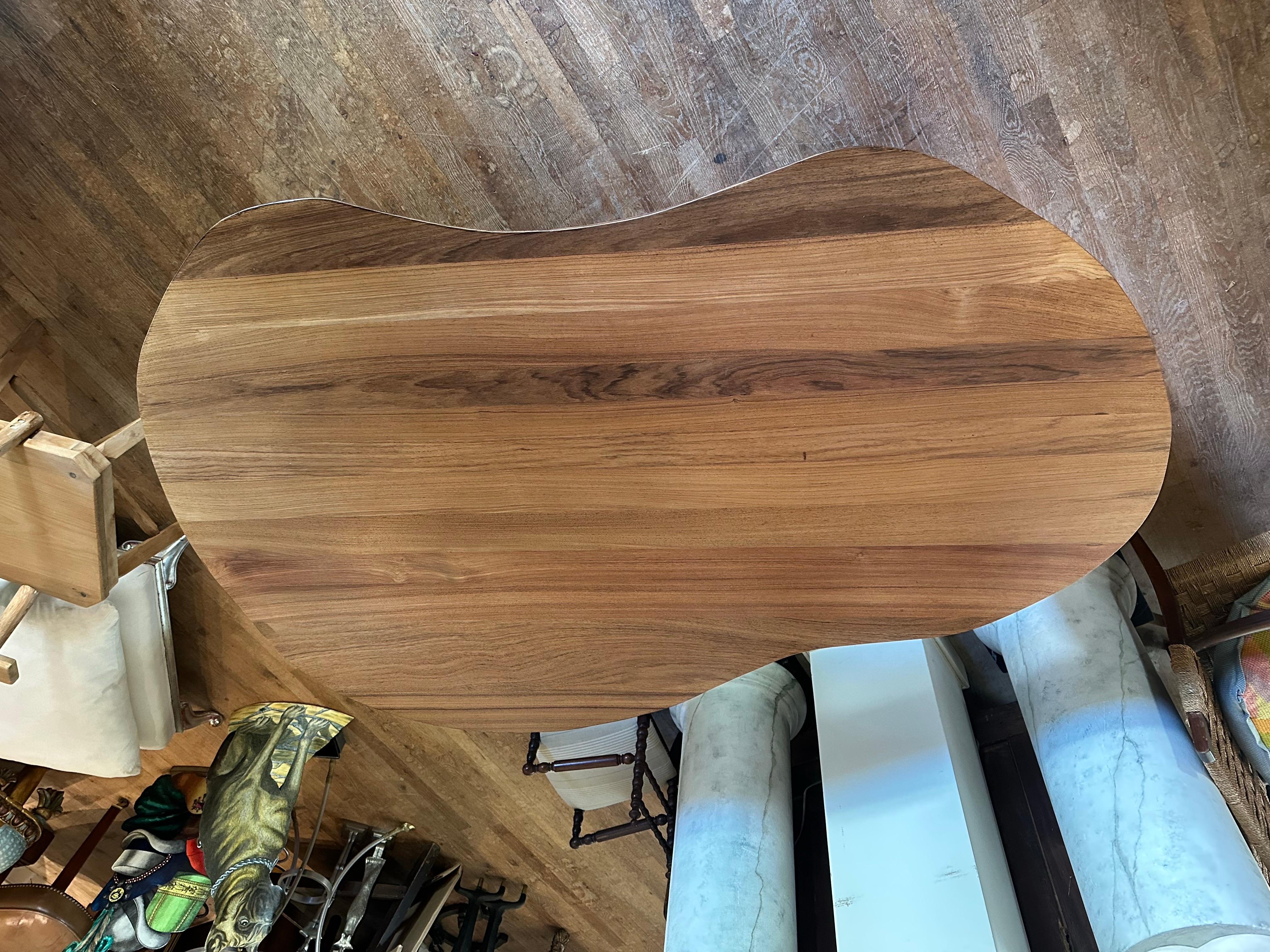 Modern Kidney-Shaped Table In Good Condition For Sale In East Hampton, NY
