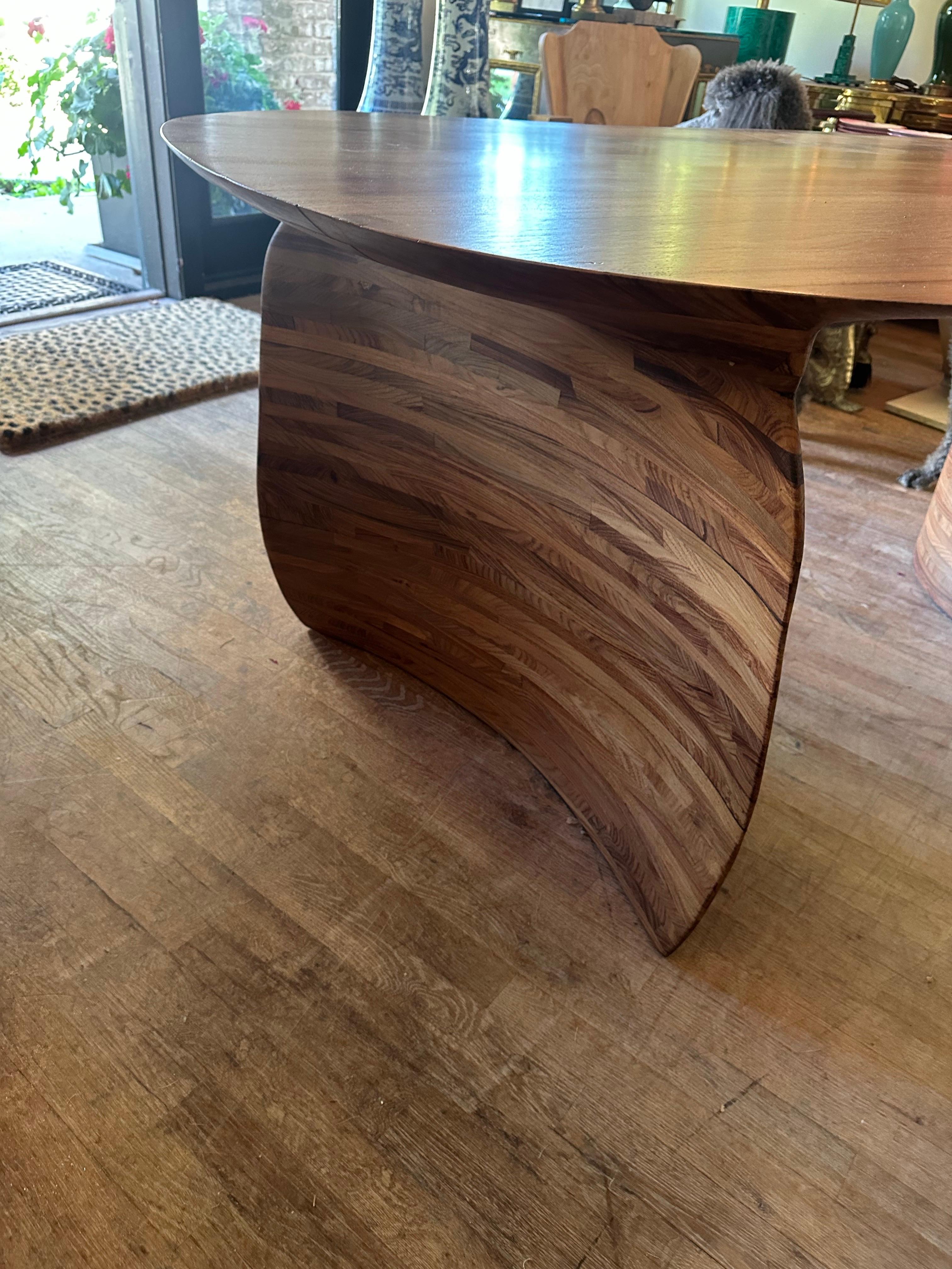 Modern Kidney-Shaped Table For Sale 2